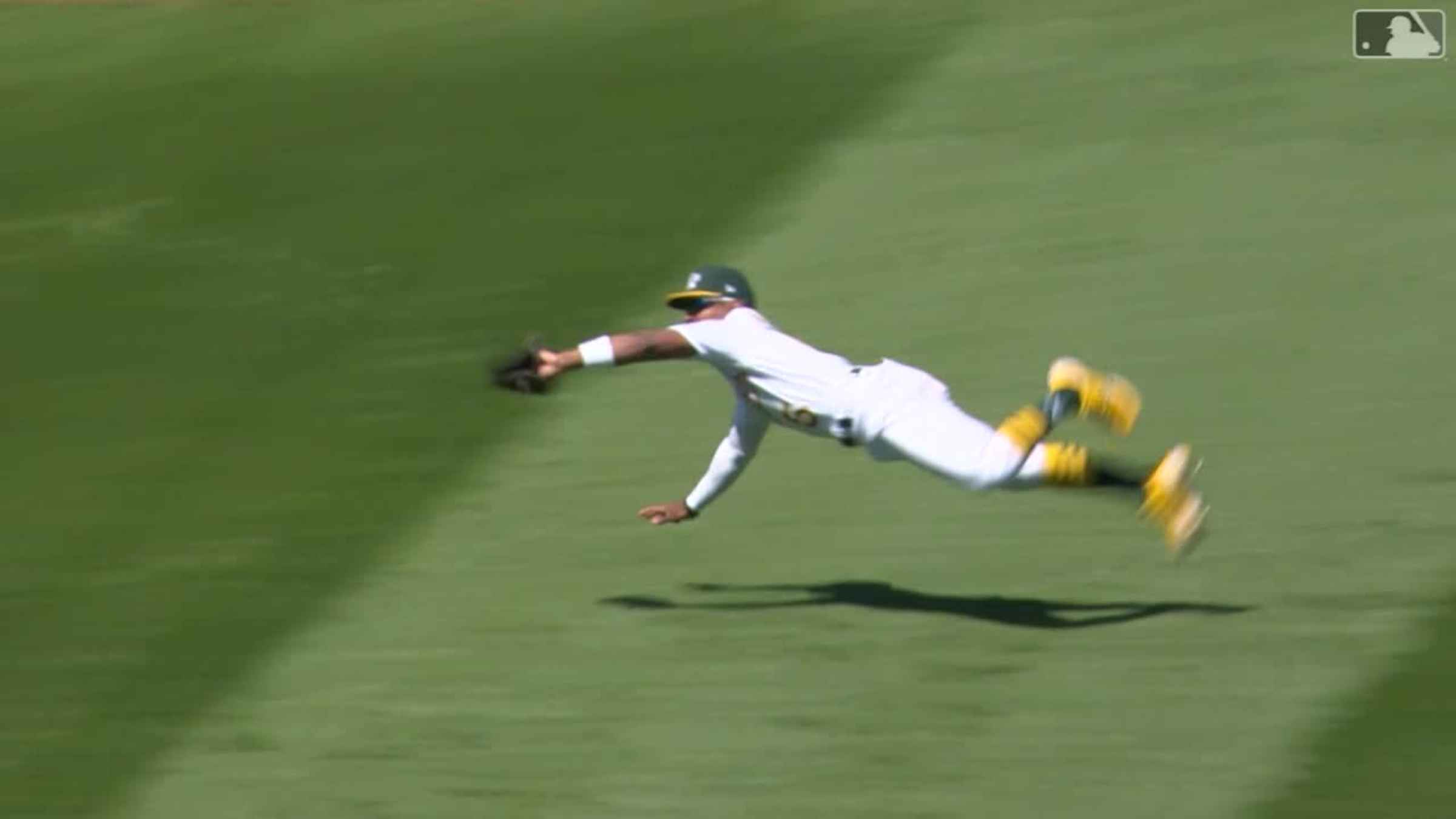 Athletics – White Sox: Tony Kemp makes very unnecessary diving catch