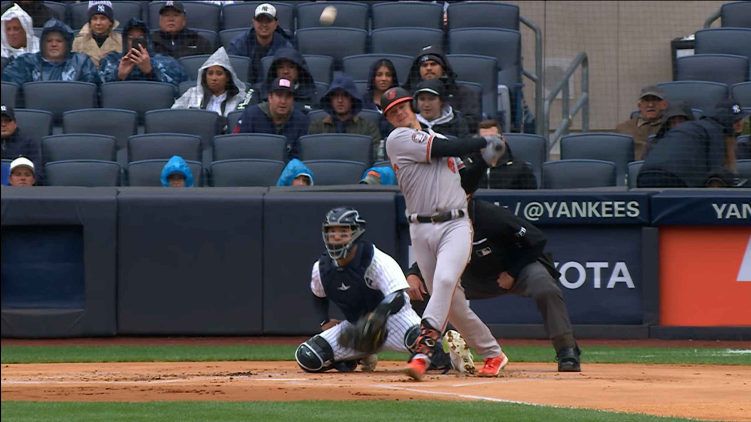 Orioles score 7 runs in 1st inning, pound the Yankees 9-3 to stay 1 1/2  games up in AL East