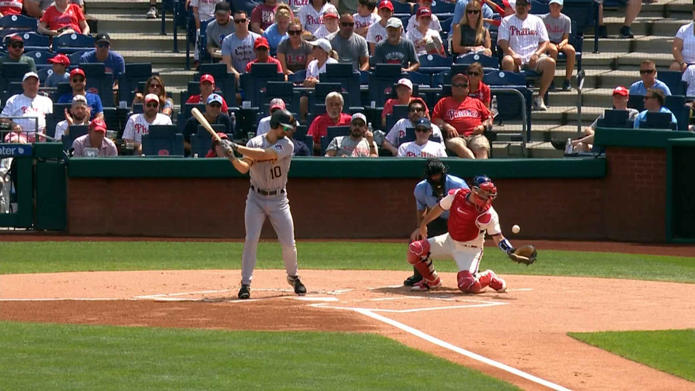 J.T. Realmuto's nice catch, 07/16/2022