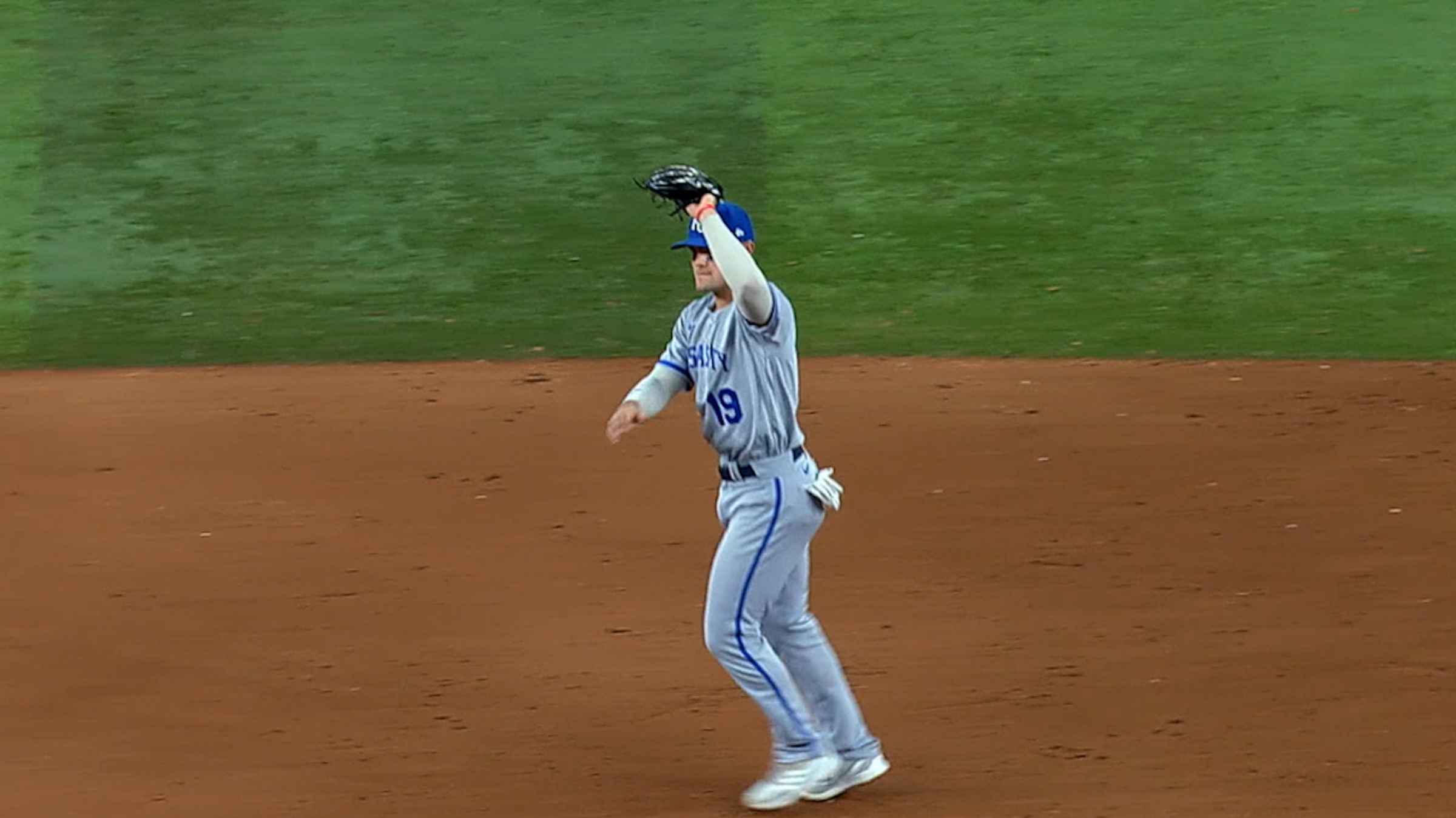 Kansas City Royals left fielder Franmil Reyes catches a fly ball