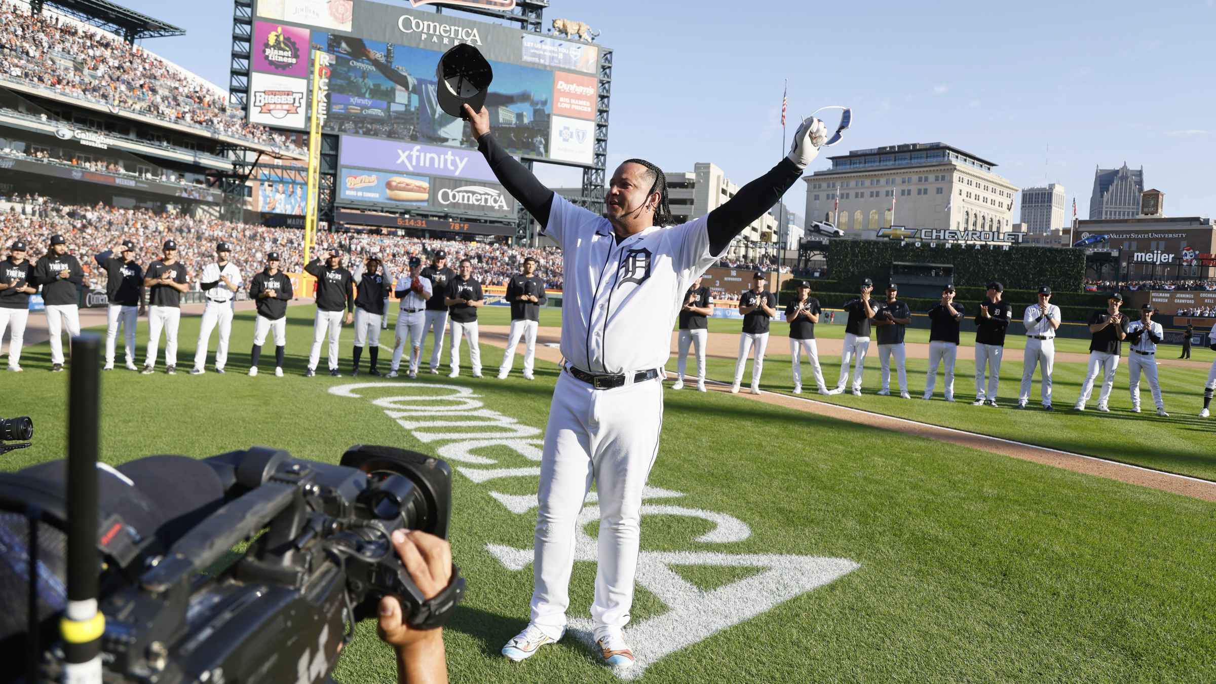 Miggy's final game: Tigers 5, Guardians 2