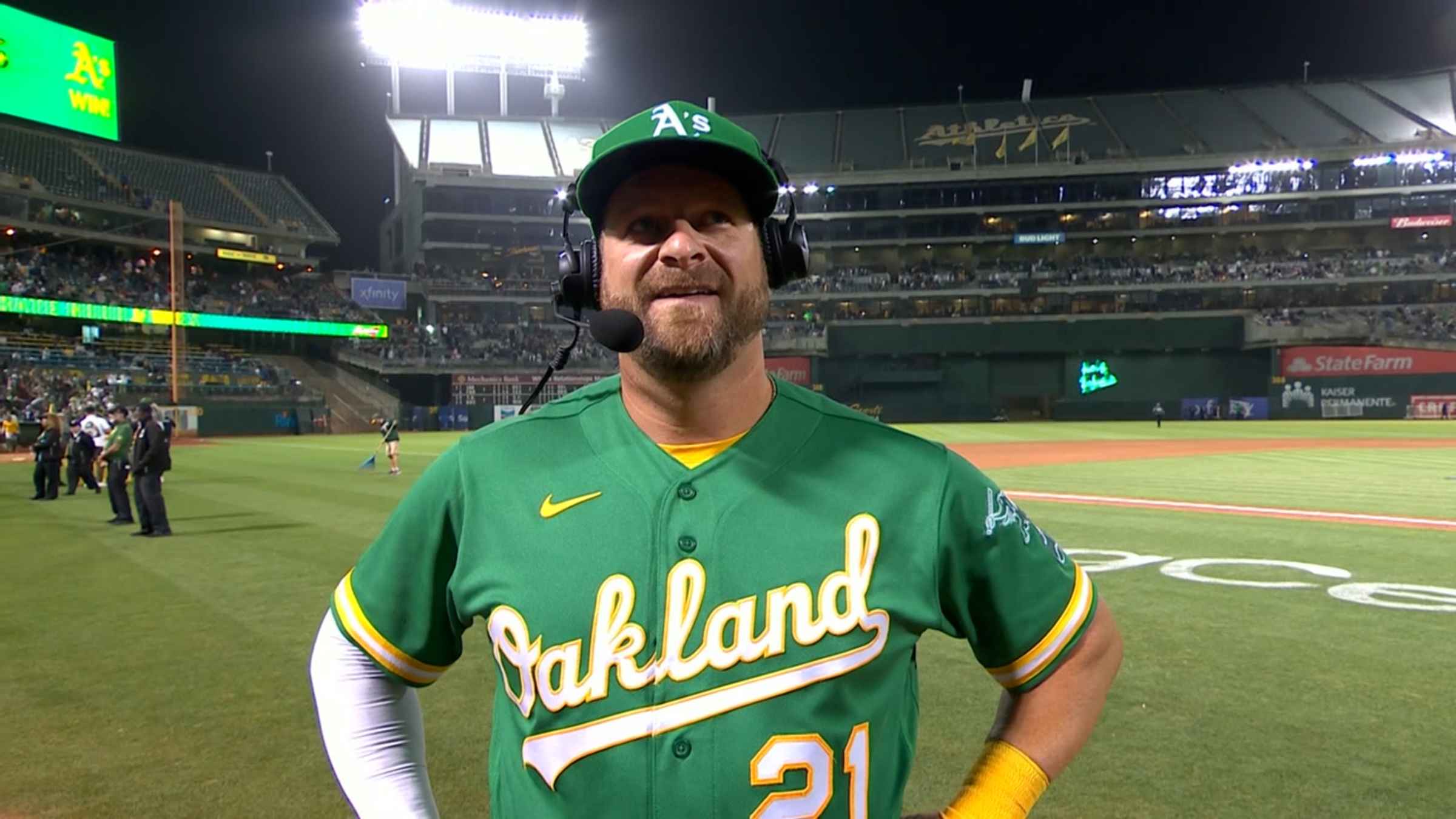 A's Stephen Vogt hits homer in final game before retirement