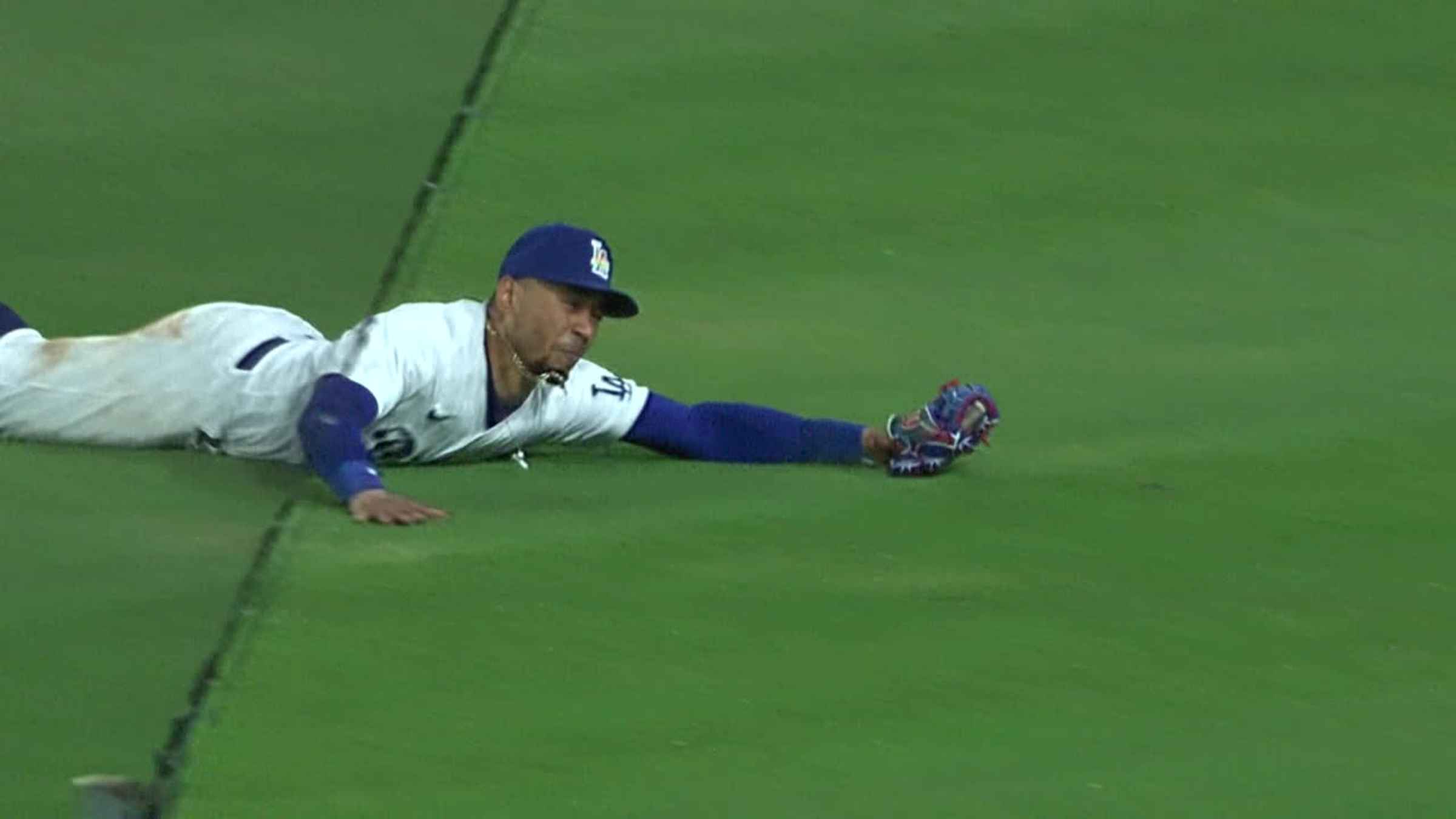 Mookie Betts' diving catch, Dodgers win. : r/baseball