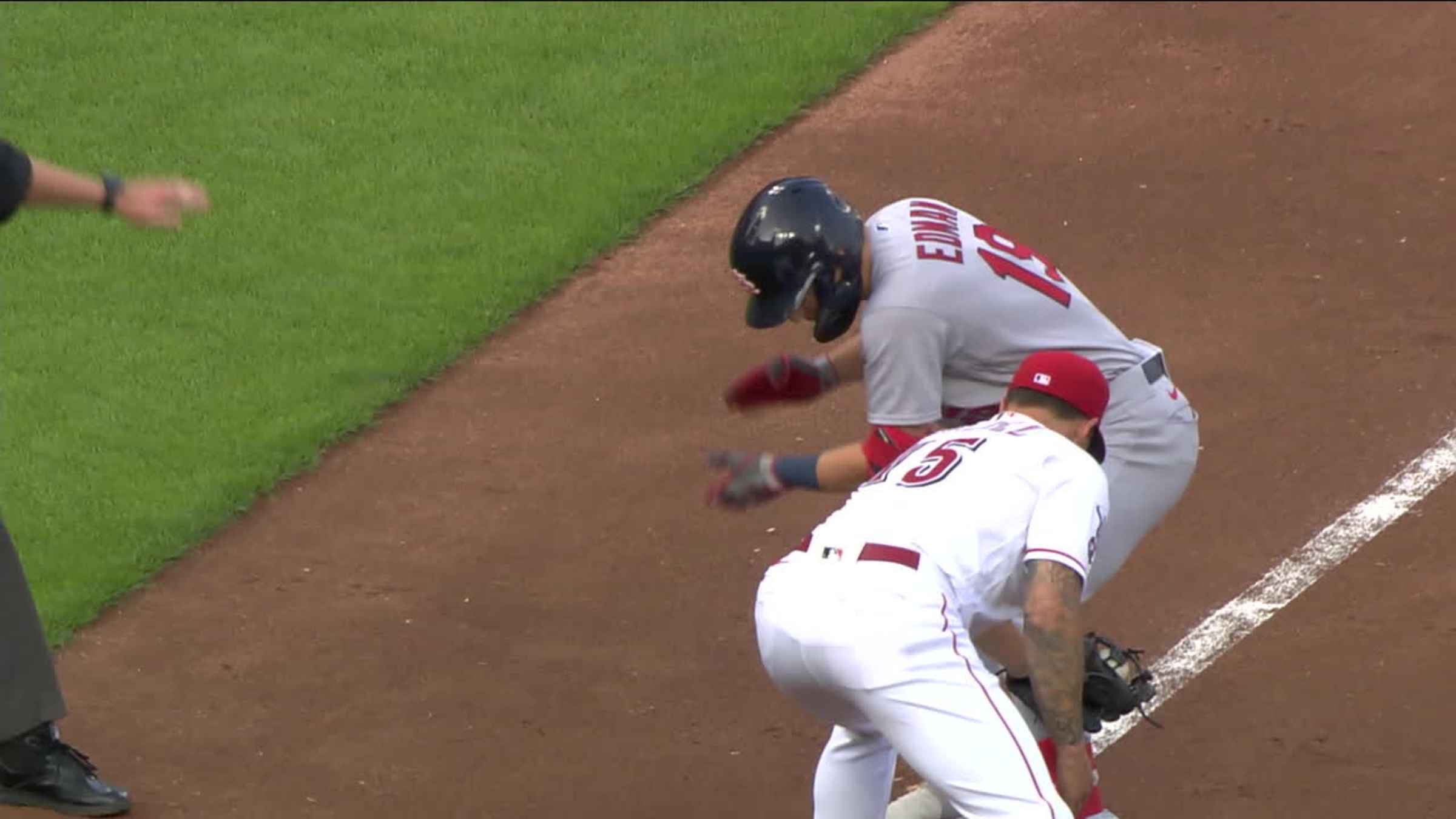 Tommy Edman flies out to center fielder Nick Senzel.