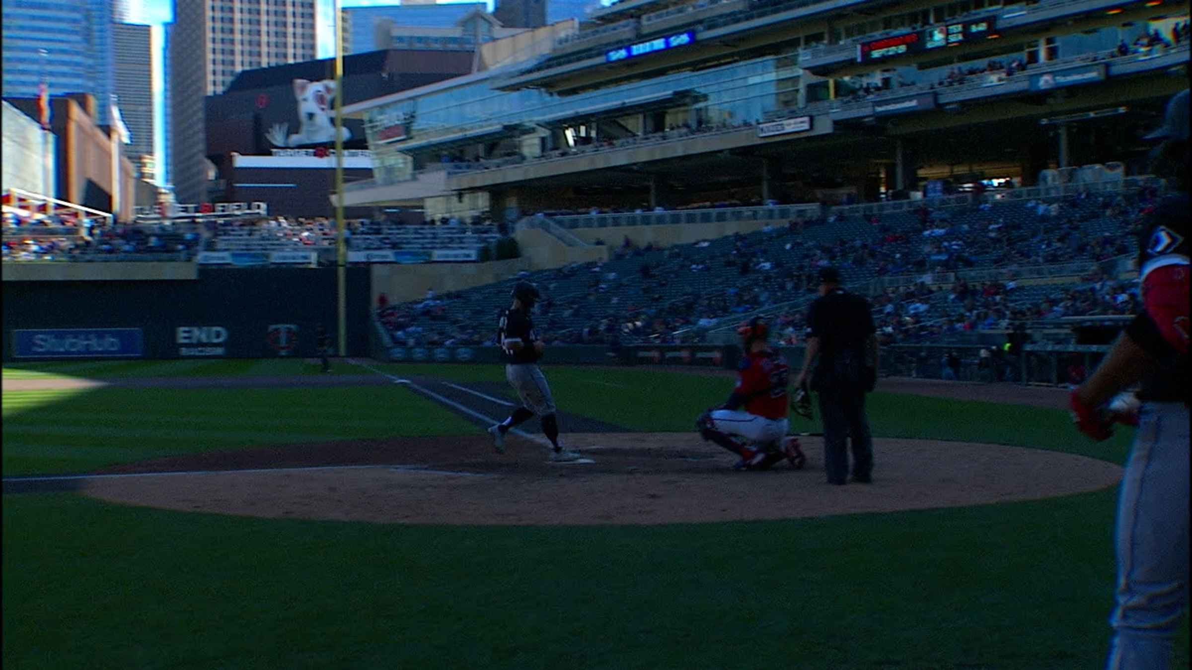 José Abreu snaps hitless streak, 05/14/2022