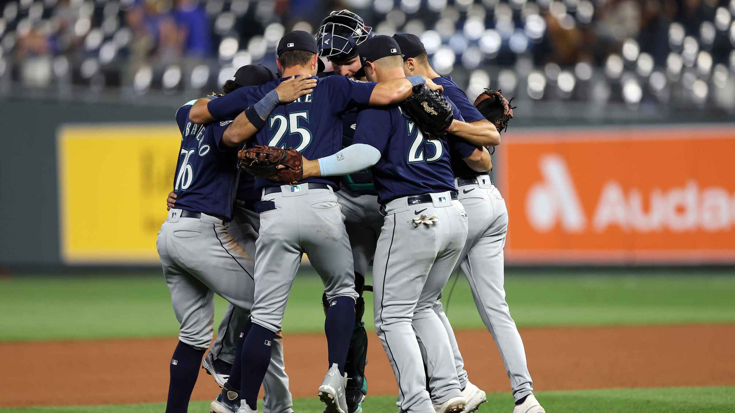 Mariners beat Blue Jays 6-5