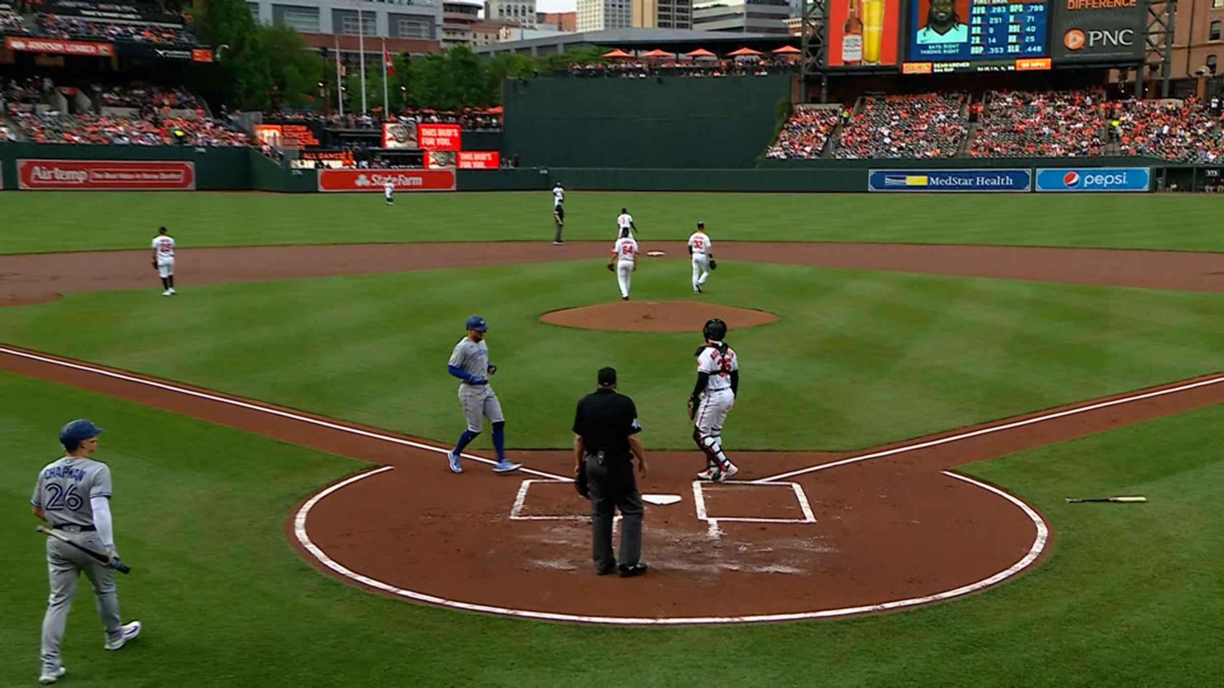 Guerrero Jr.'s infield single, 04/21/2023