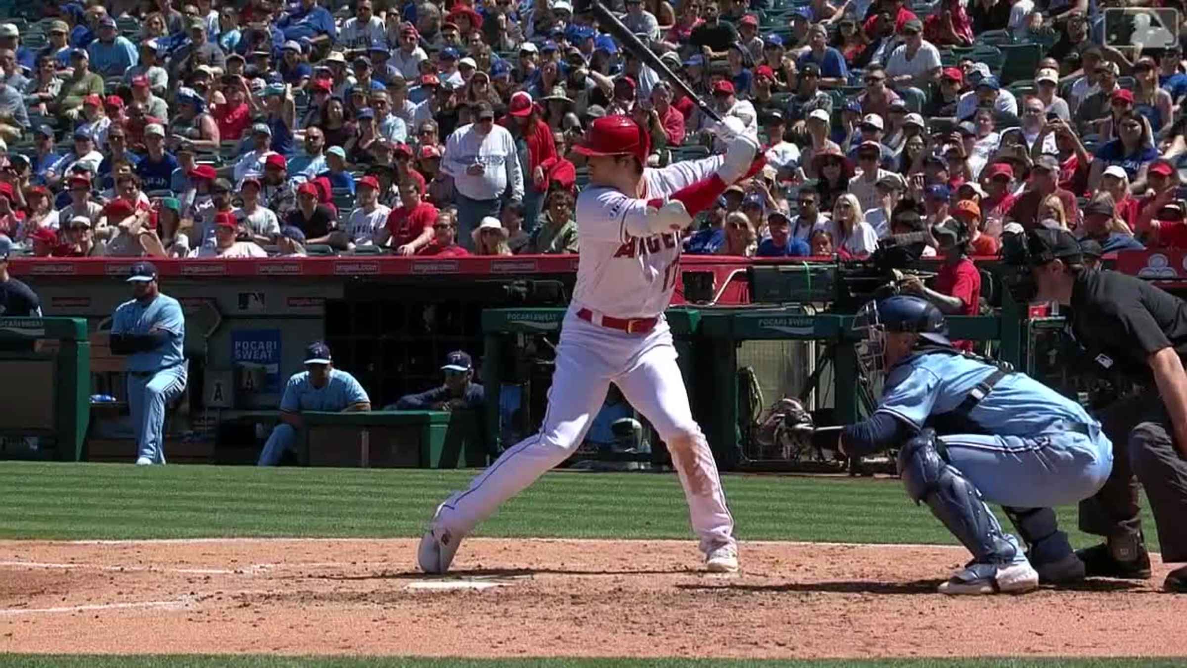 Ohtani homers in 3 straight at-bats over 2 games before being