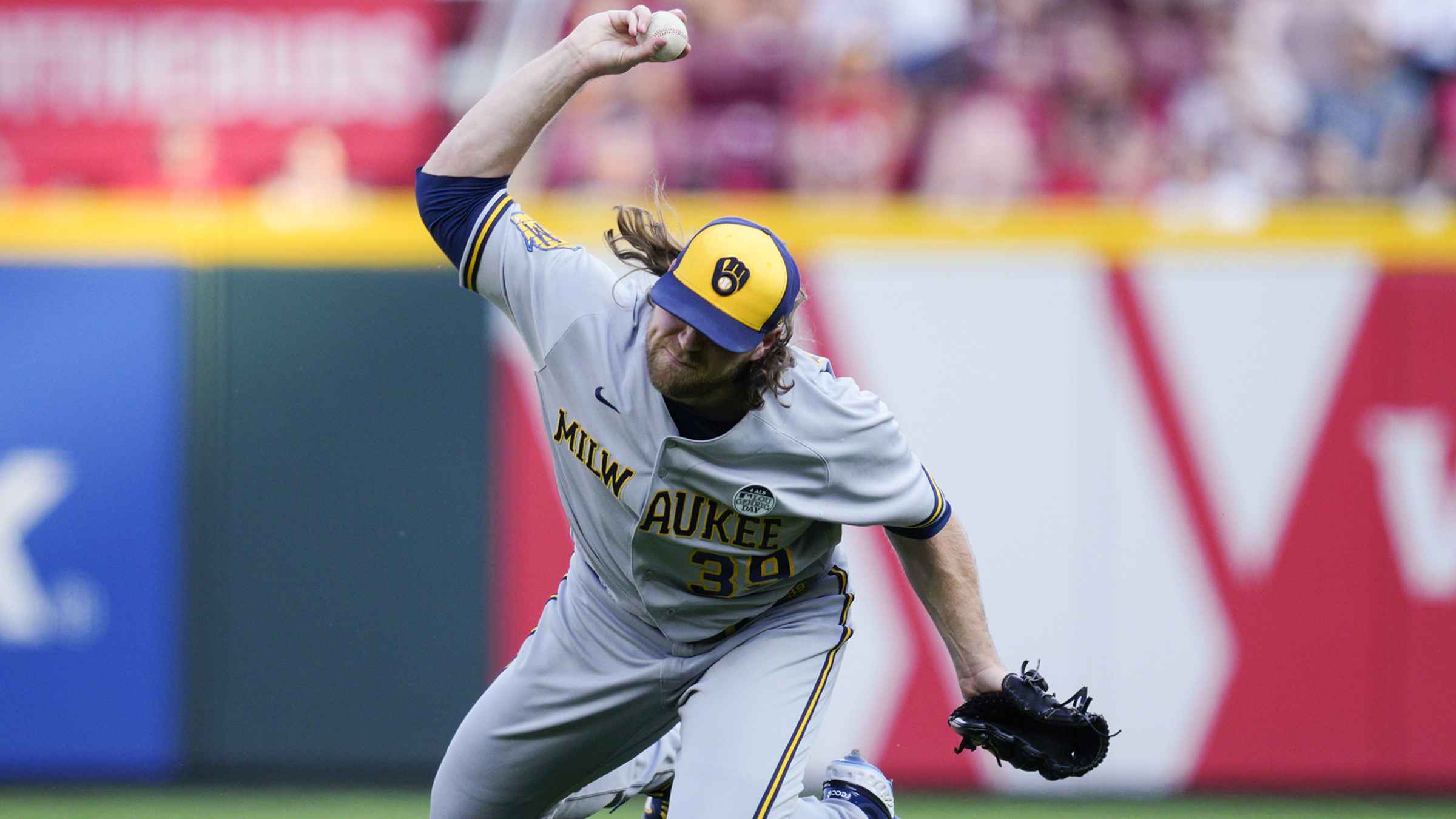Which Reds players have also played for the Brewers? MLB