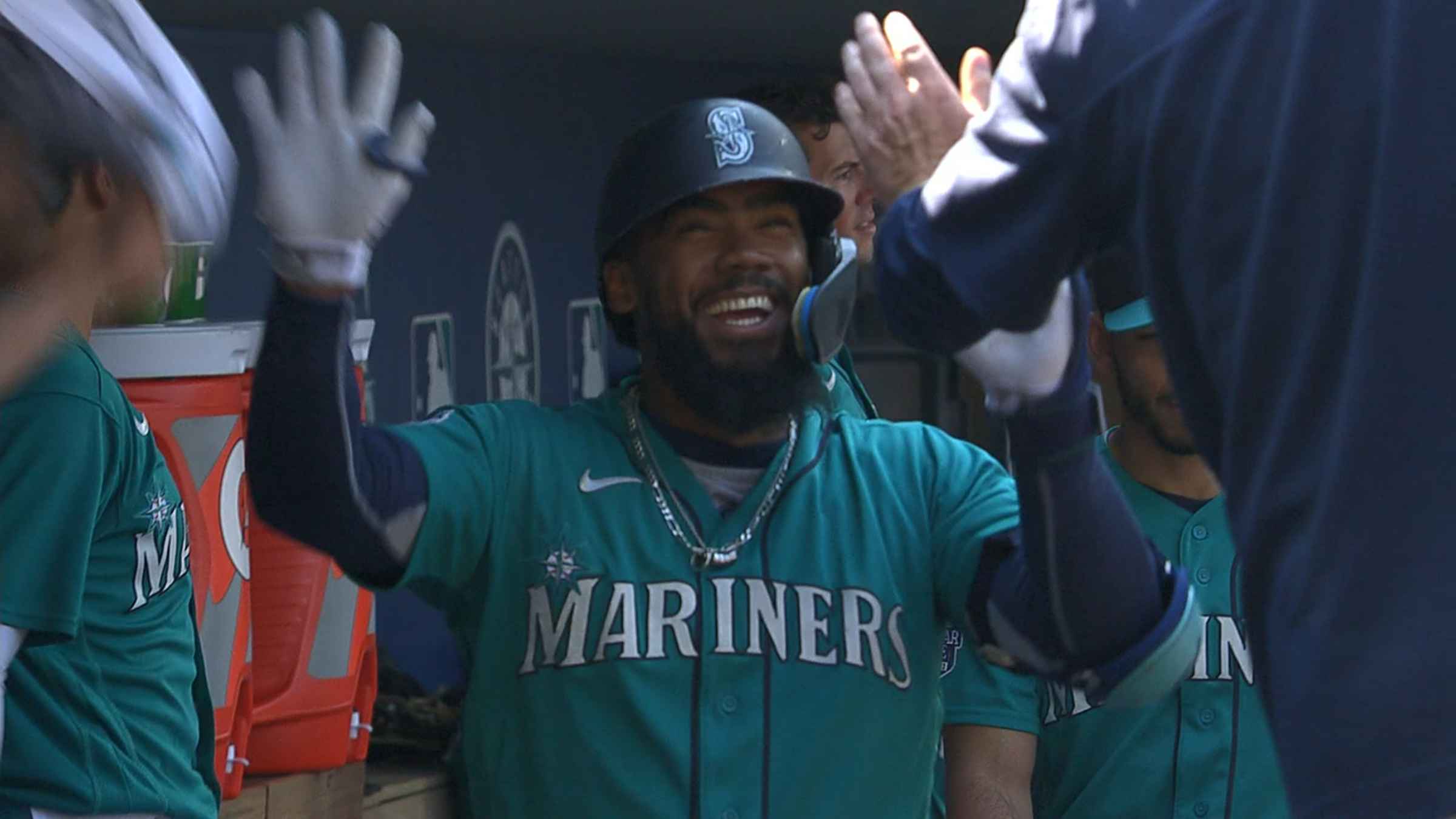 Teoscar Hernández homers twice to lead Mariners over Royals 15-2