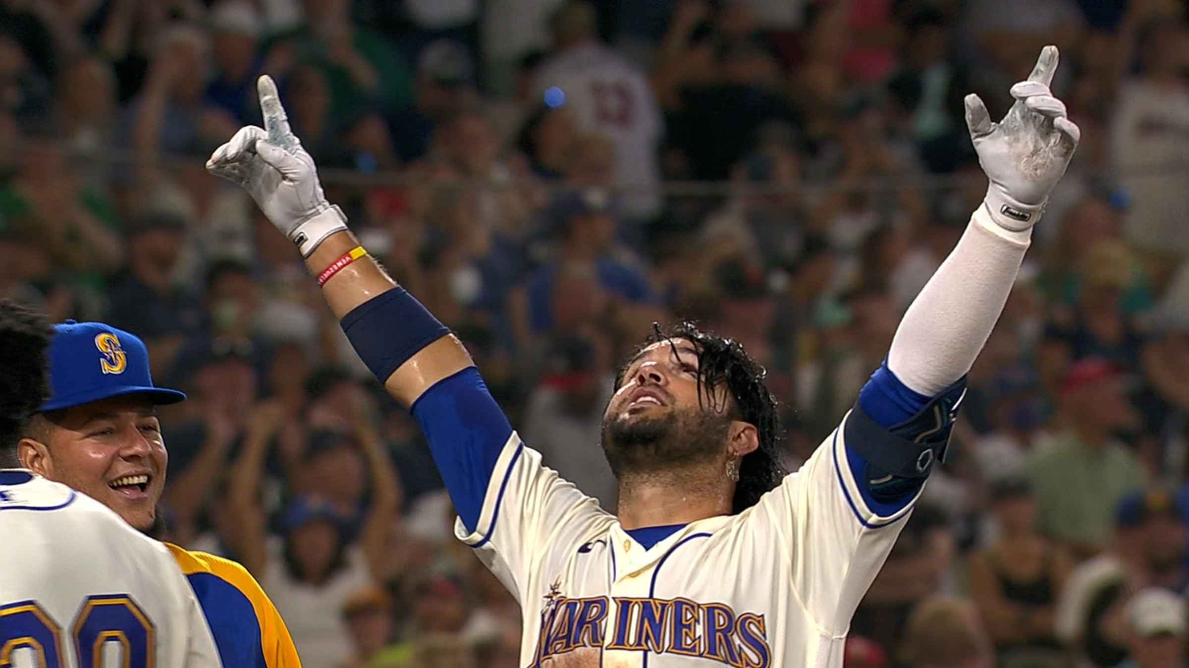 Eugenio Suarez's walkoff home run extends Mariners' win streak to