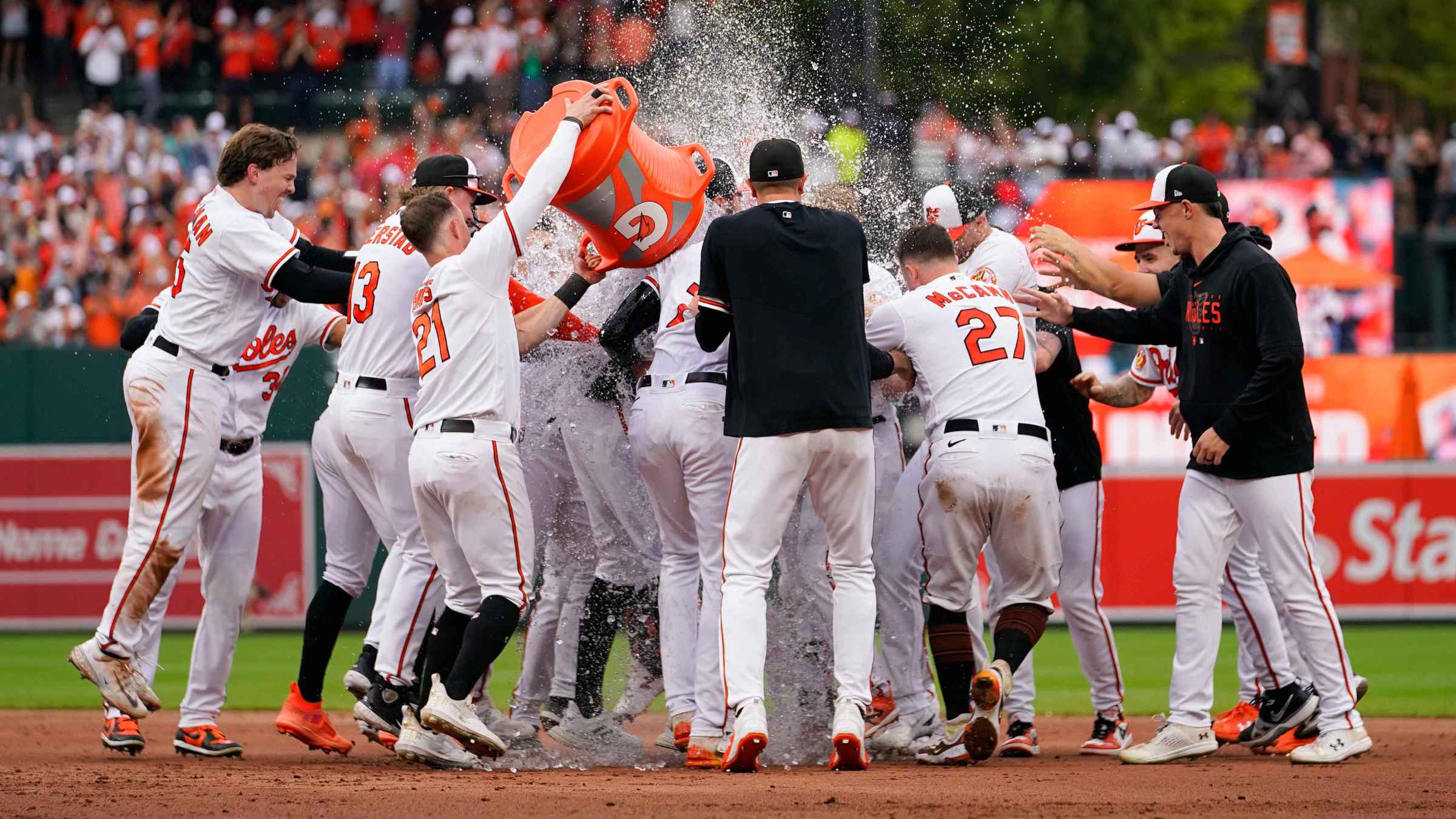 O's walk off, celebrate clinch, 09/17/2023