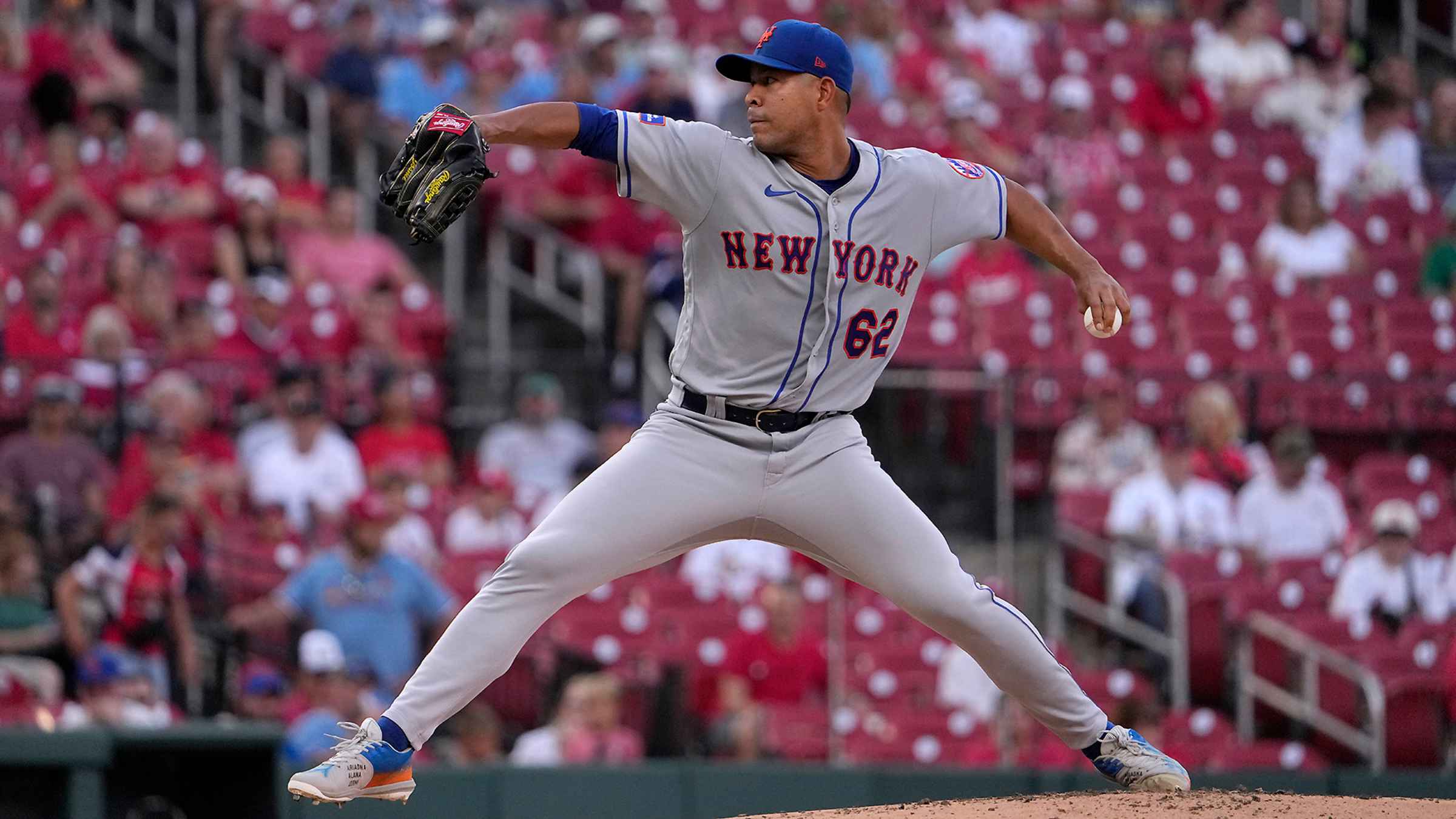 Mets starting pitchers pick uniform before each game