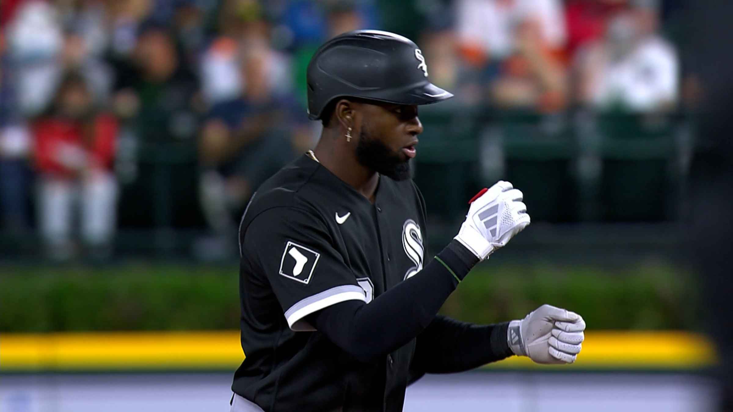 Clevinger and bullpen pitch 3-hitter, White Sox beat Tigers 6-0