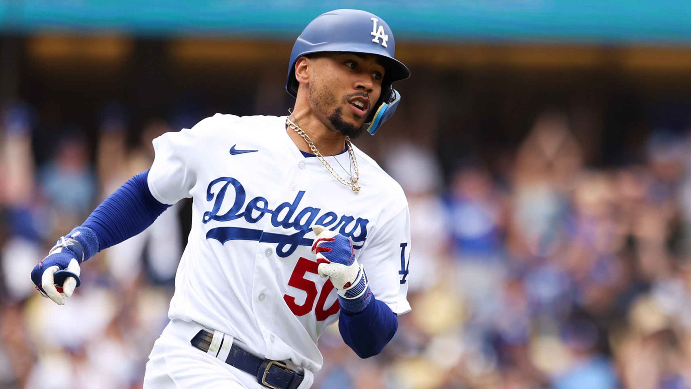 Dodgers News: Austin Barnes Credits Mookie Betts For Helping