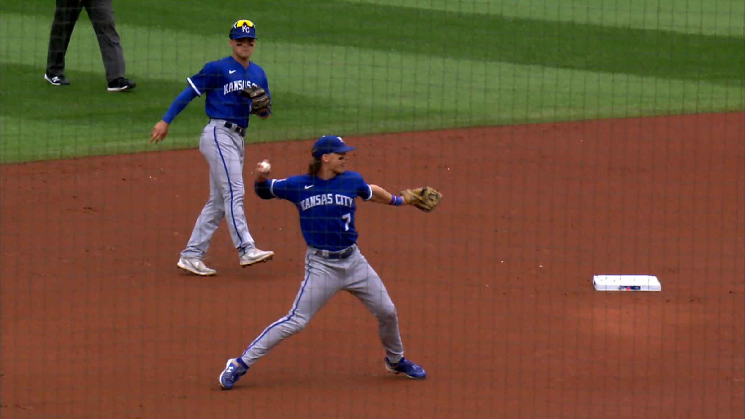 Bobby Witt Jr. makes a great barehanded play - 9/4/22 