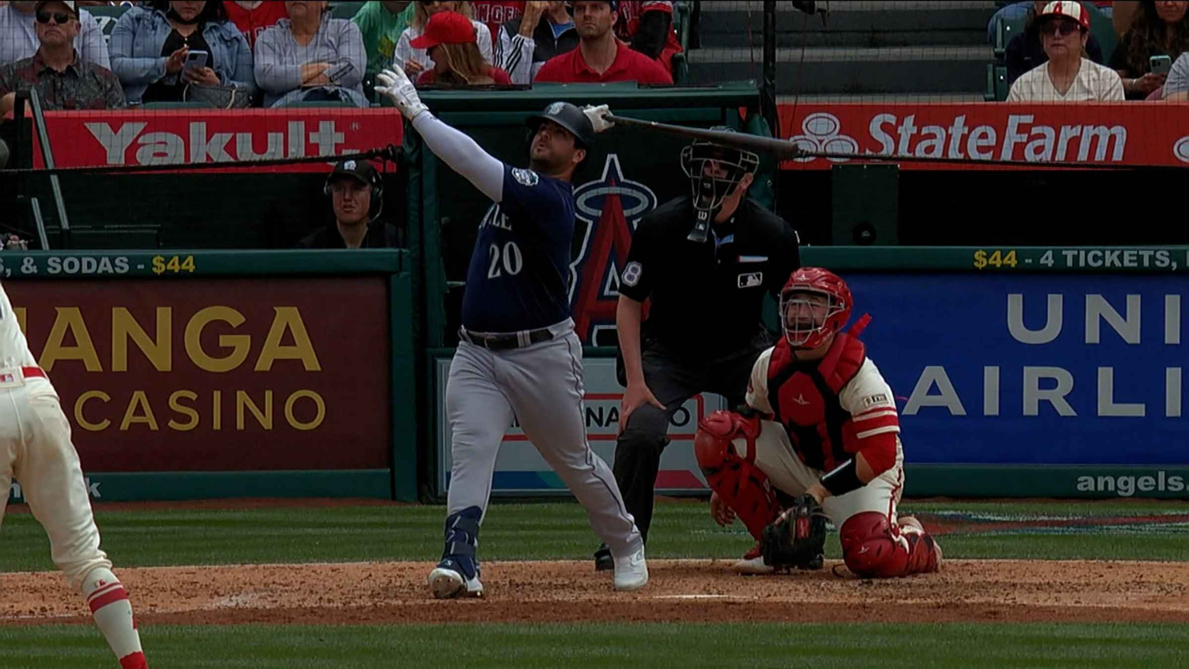 Mike Ford scores on a wild pitch, 07/04/2023