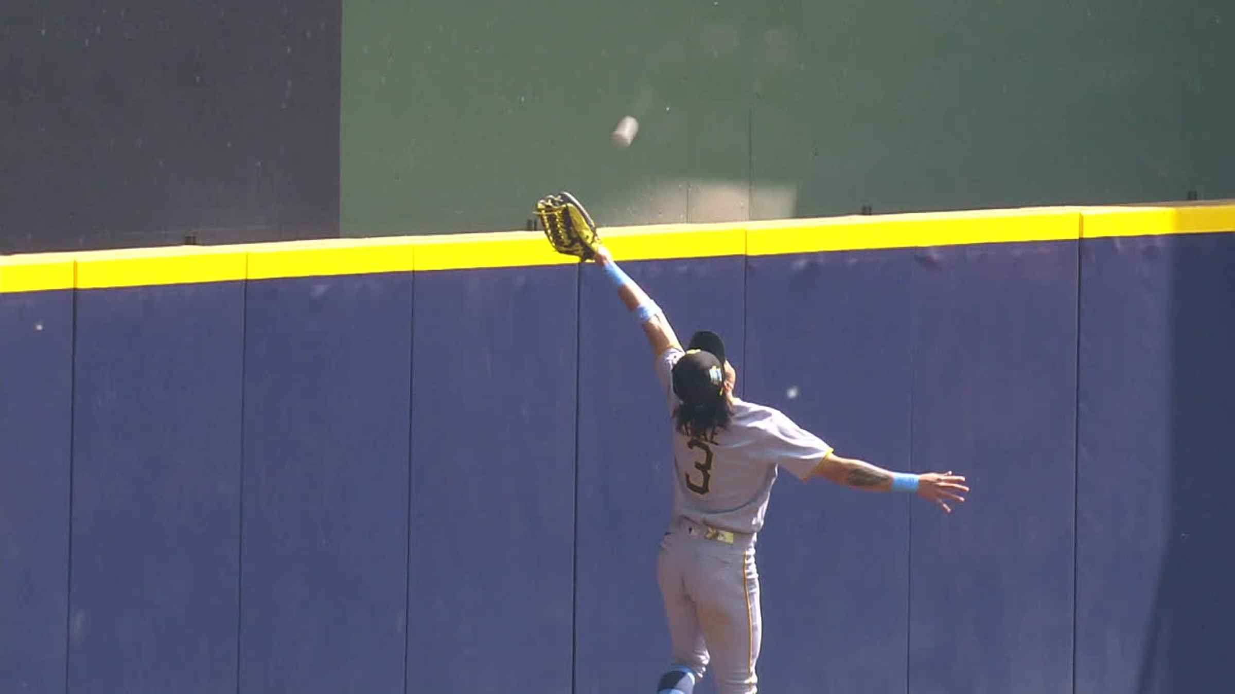 Ji Hwan Bae's incredible catch, 04/13/2023