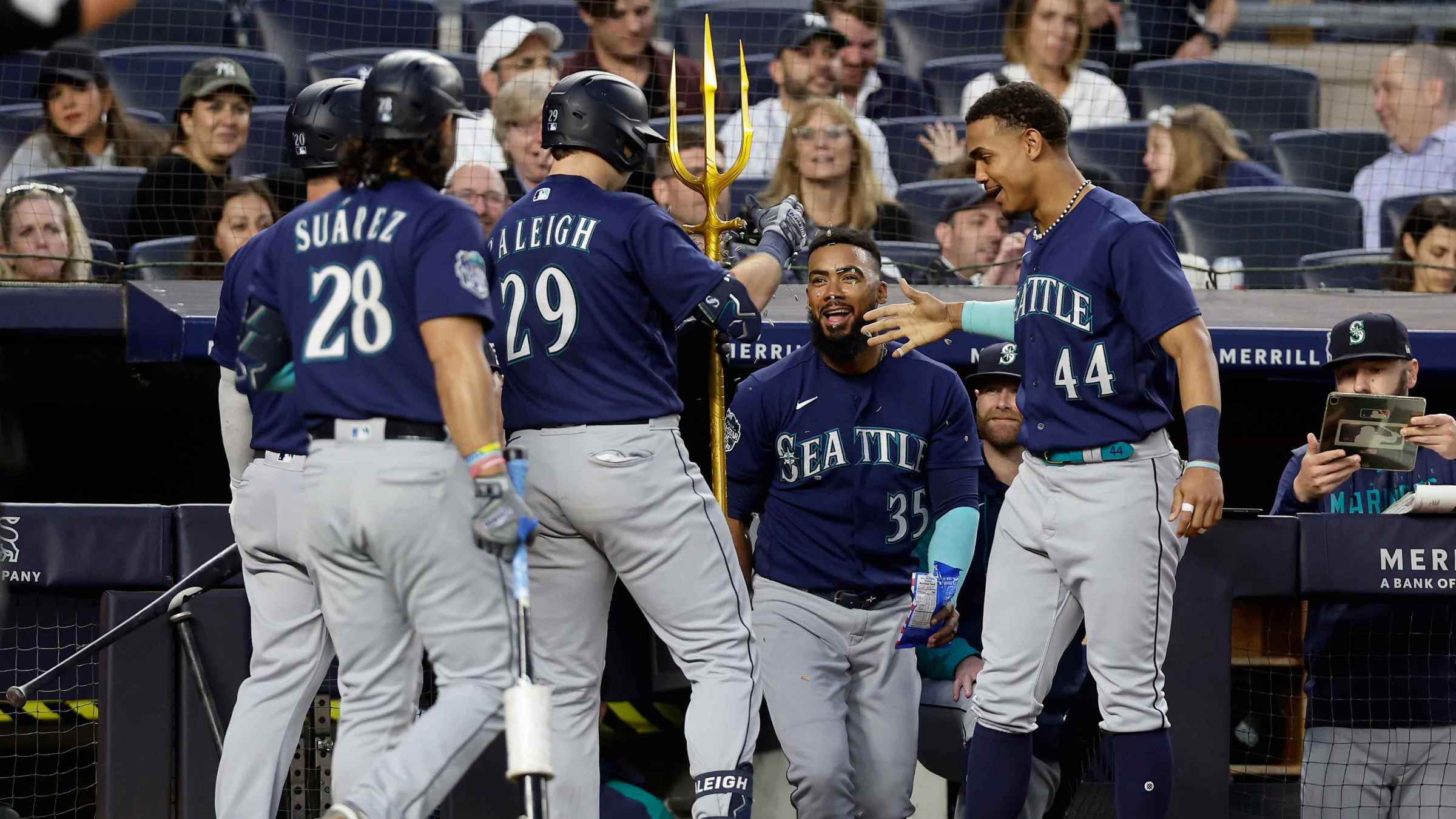 Wong hits 1st HR with Mariners in rout of Yankees