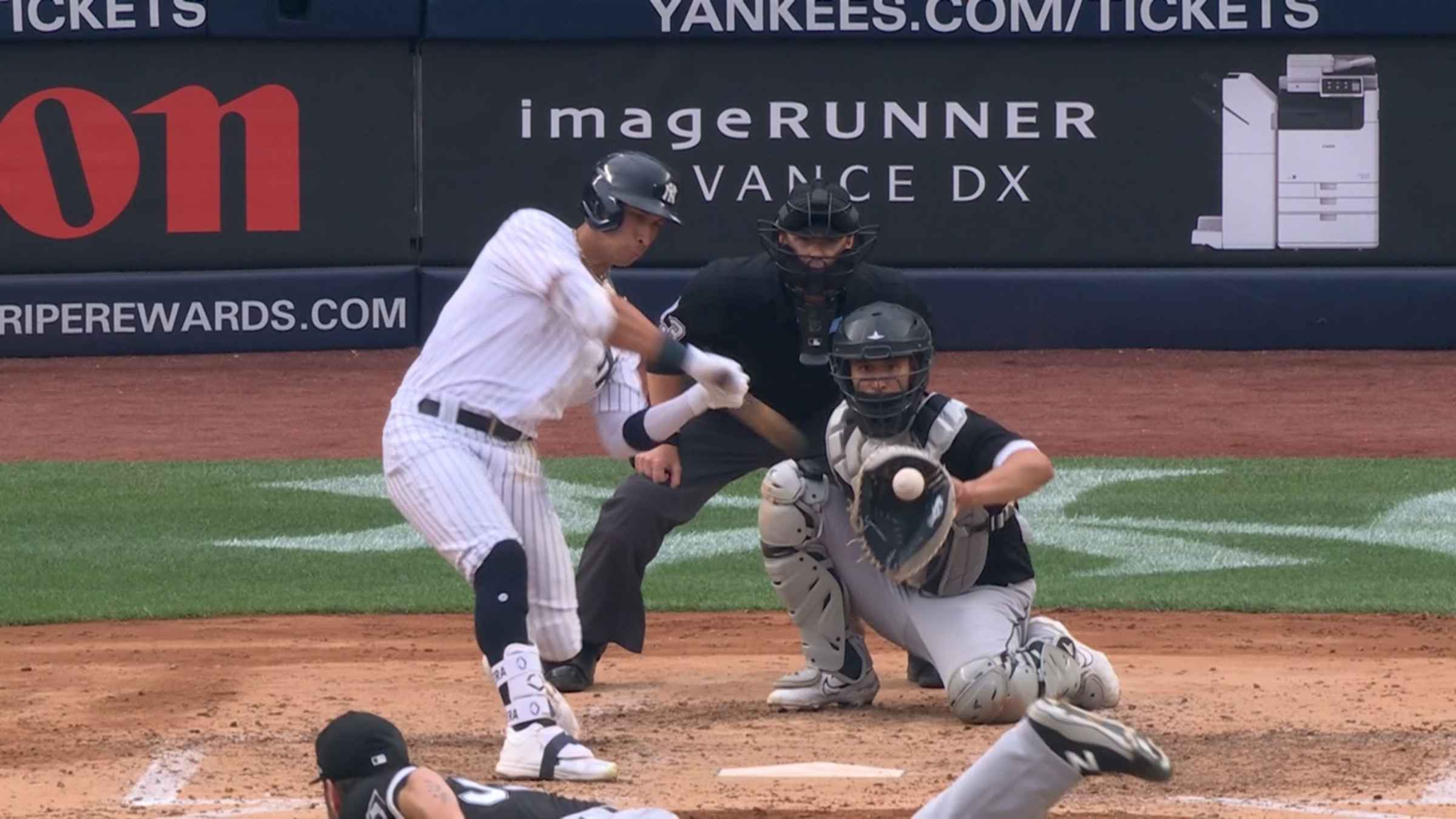 Yankees Oswaldo Cabrera flips his bat on game-ending flyout