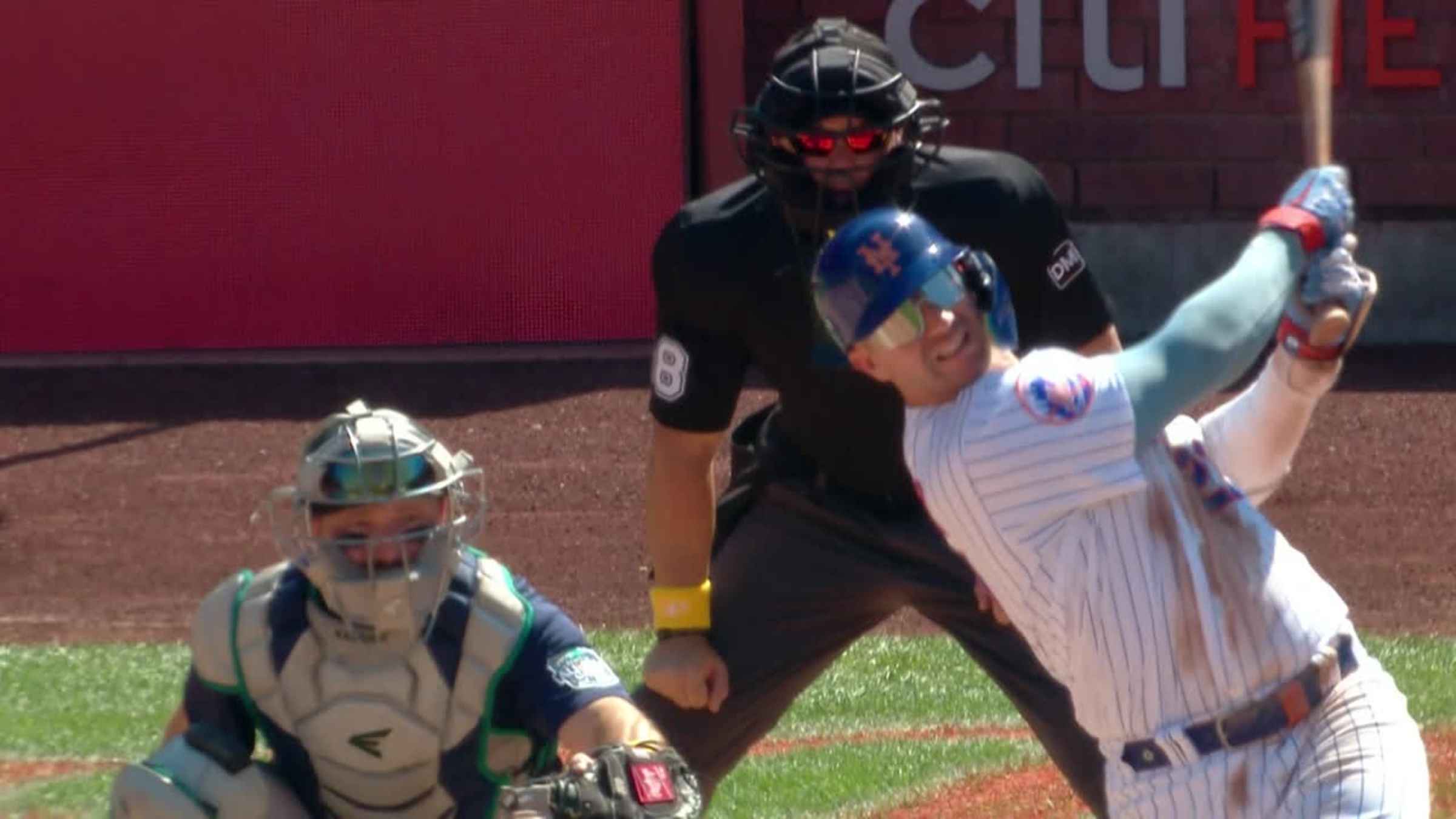 Pete Alonso homers, drives in 4, Mets hold off Phillies - CBS New York