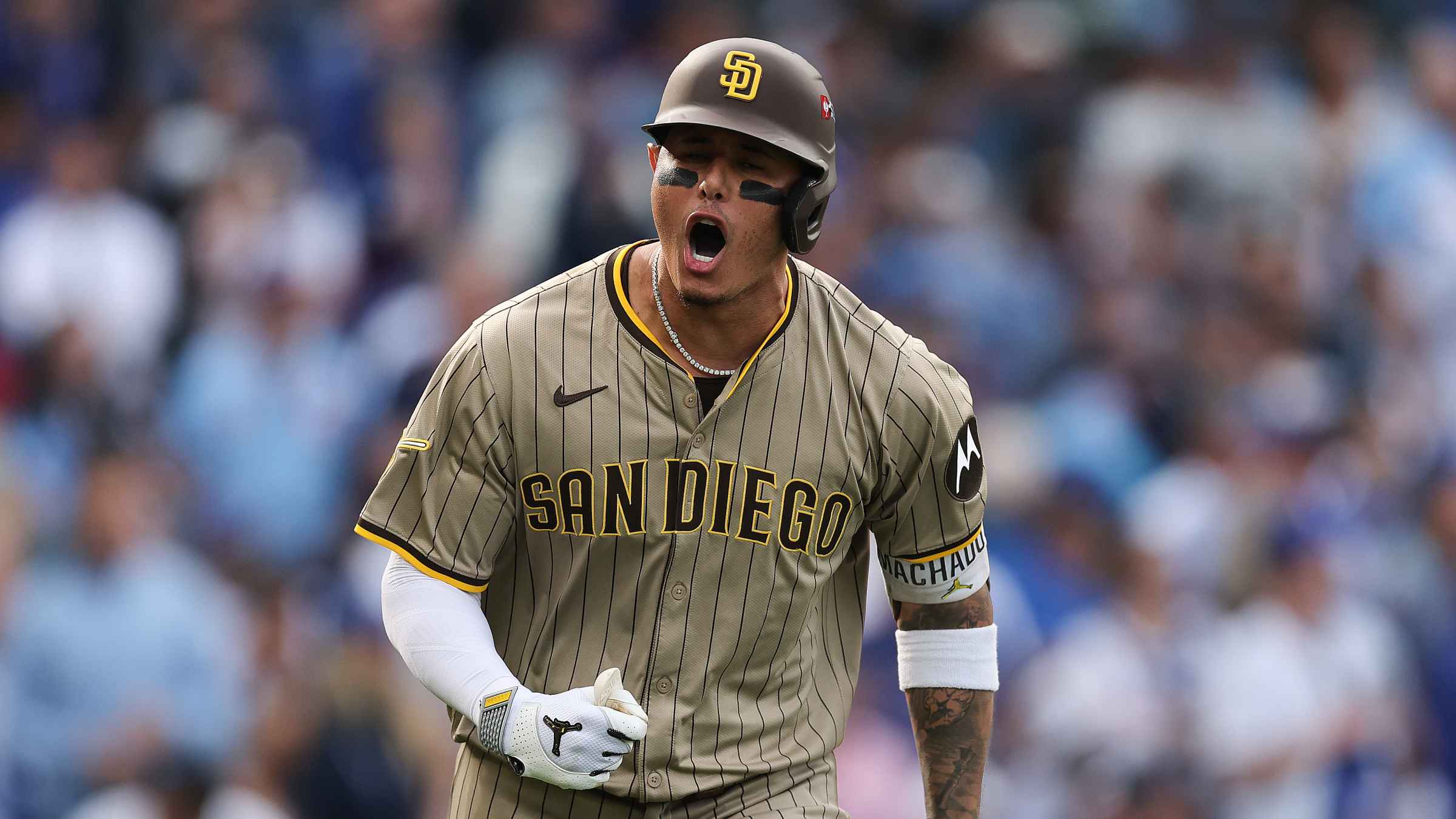 CHICAGO -- En cierto modo, Manny Machado seguramente se estaba preguntando si iba a pararse en la caja de bateo. La inicial estaba libre. Los Padres se aferraban a una ventaja de una carrera. El duelo -- Machado contra el lanzador zurdo Shota Imanaga -- no era favorable para los