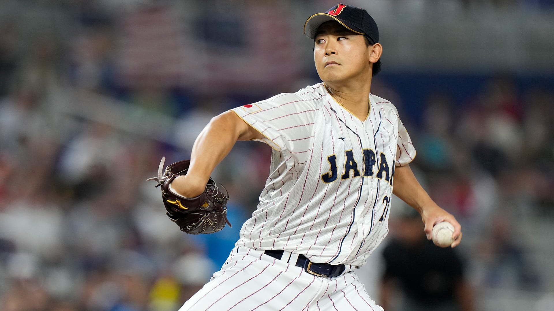 Shōta Imanaga delivers a pitch