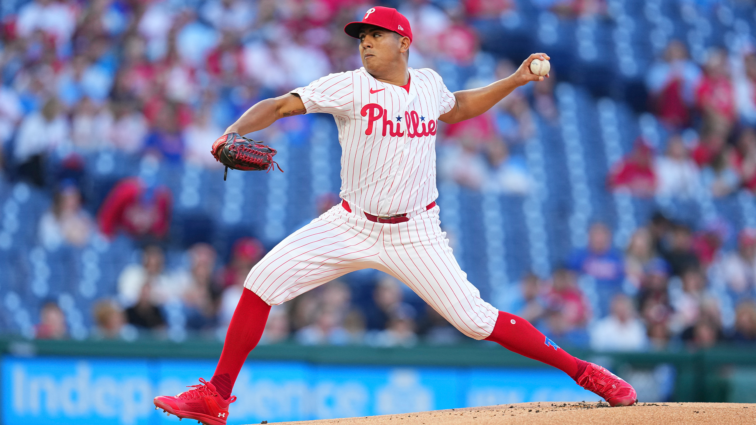 Ranger Suárez delivers a pitch