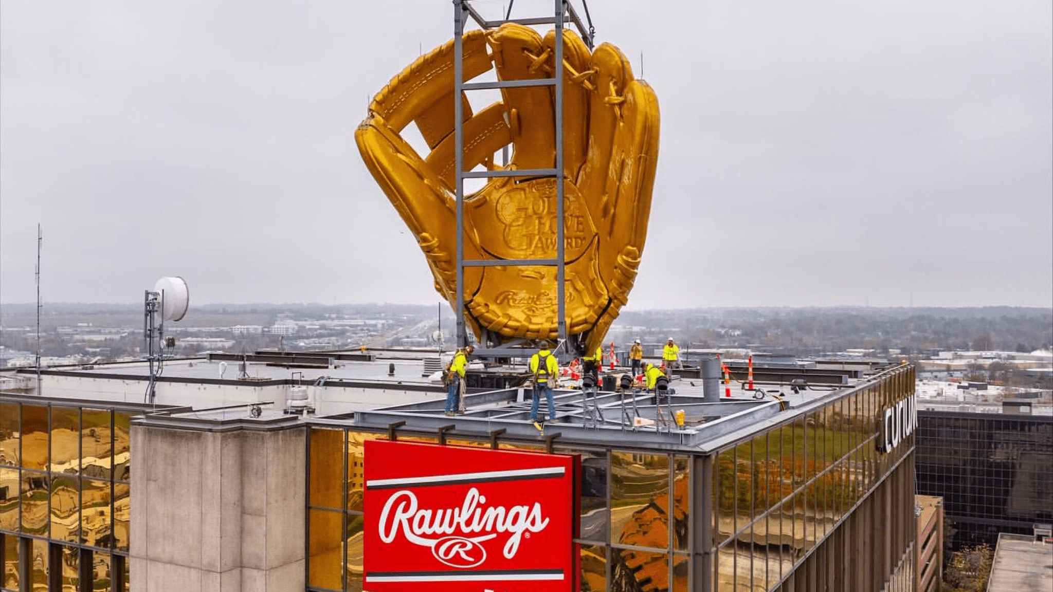 A real-life Gold Glove on top of the Rawlings headquarters in St. Louis