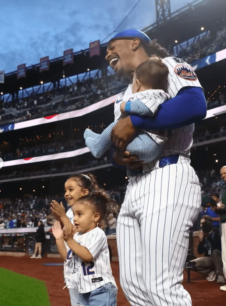 Francisco Lindor watches his wife's performance