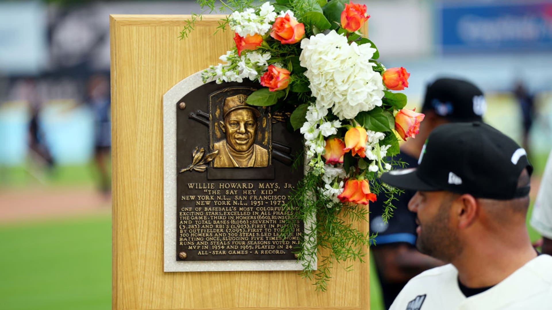 Albert Pujols gazes upon Willie Mays' Hall of Fame plaque