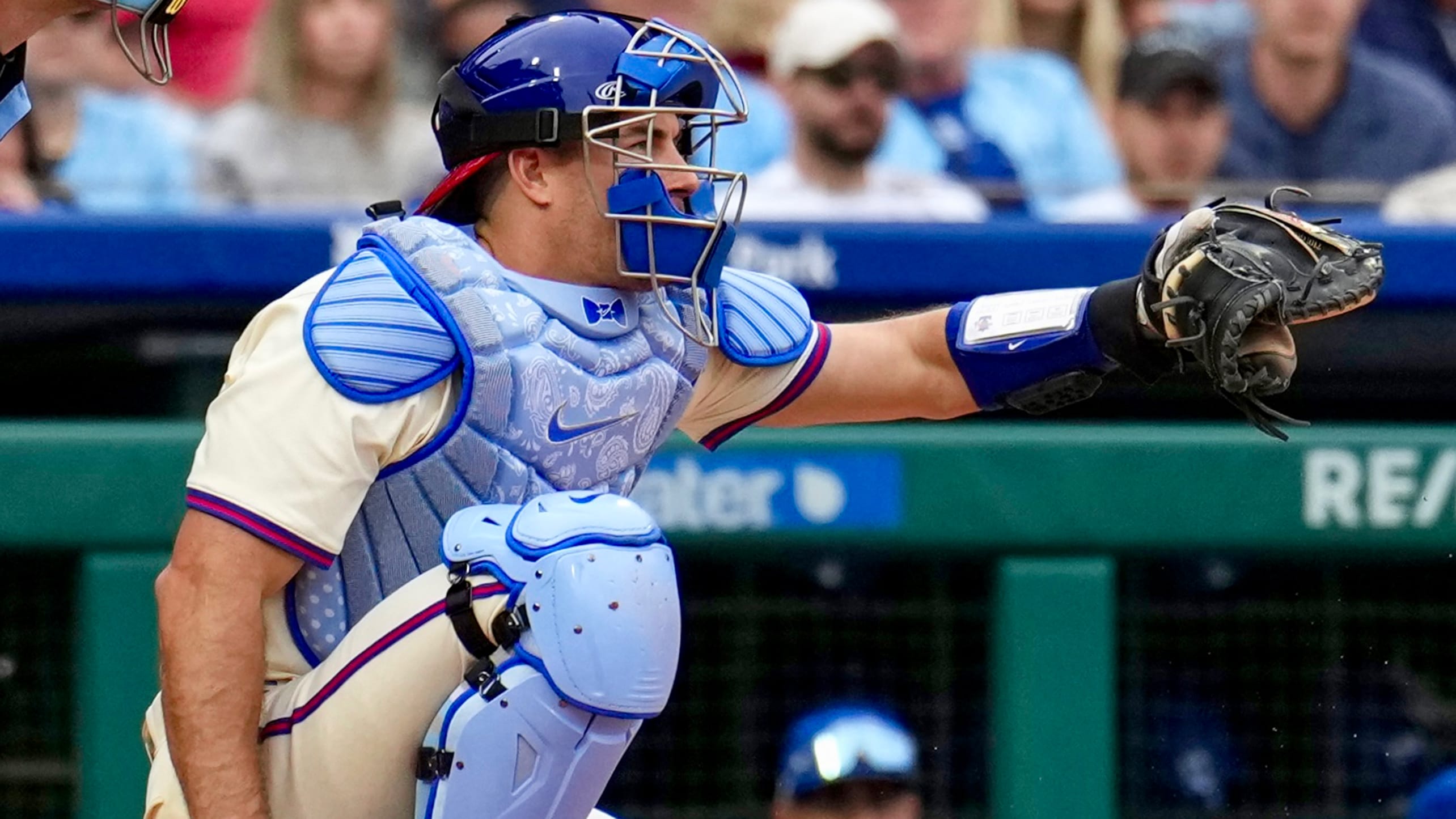 J.T. Realmuto wears Father's Day-themed blue pads