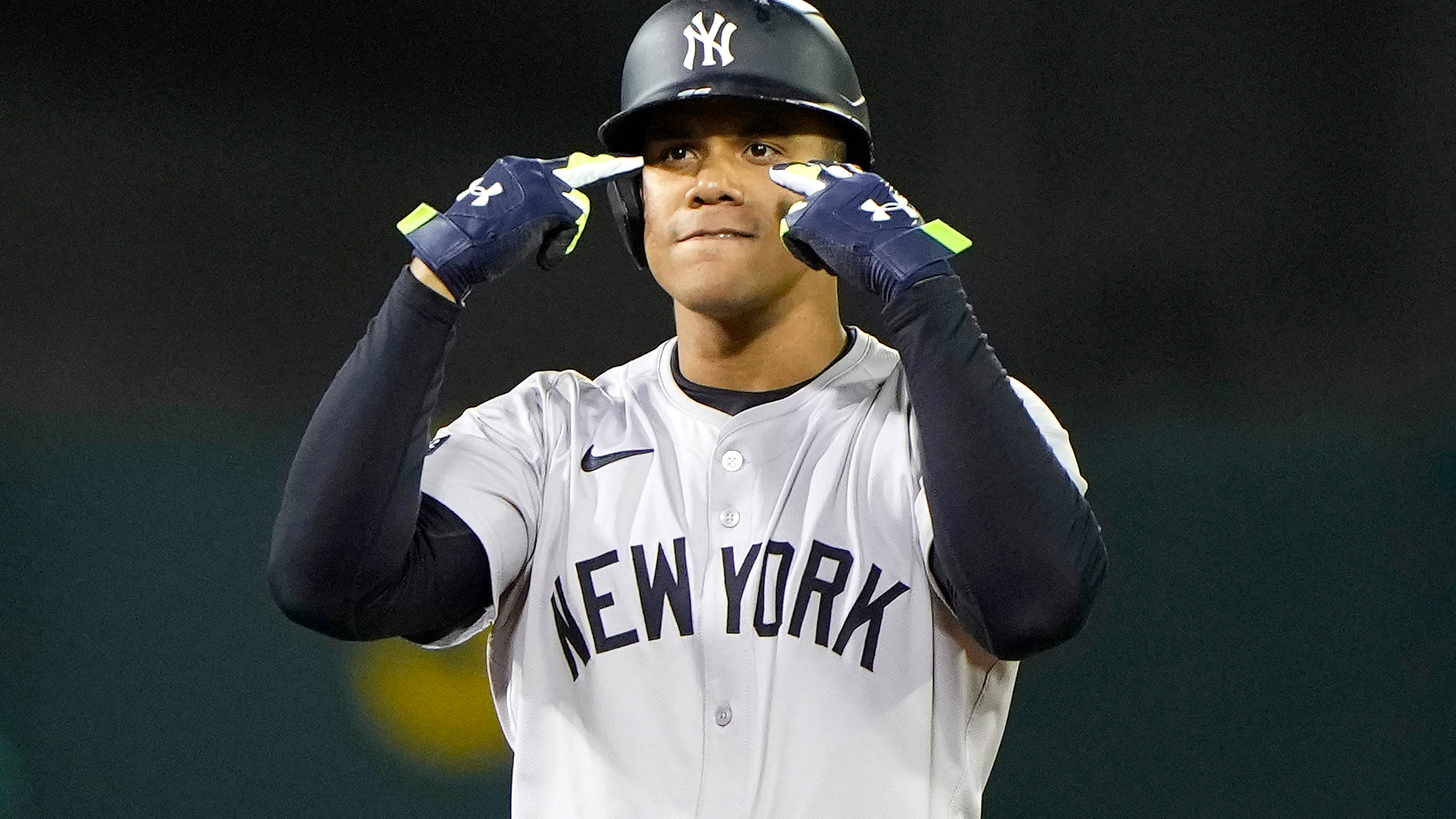 Juan Soto points to his eyes