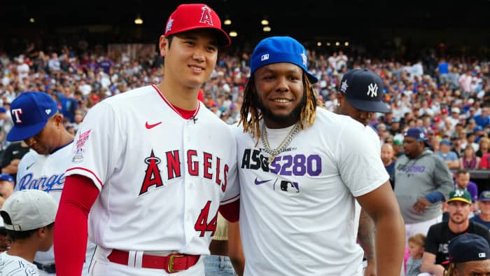 Shohei Ohtani poses for a picture with Vladimir Guerrero Jr.