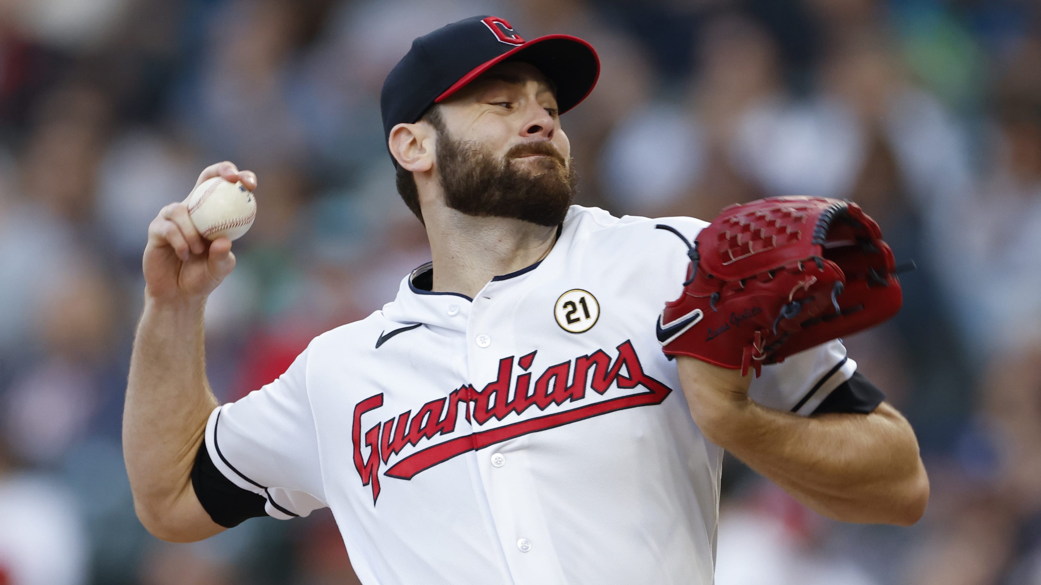 Lucas Giolito delivers a pitch