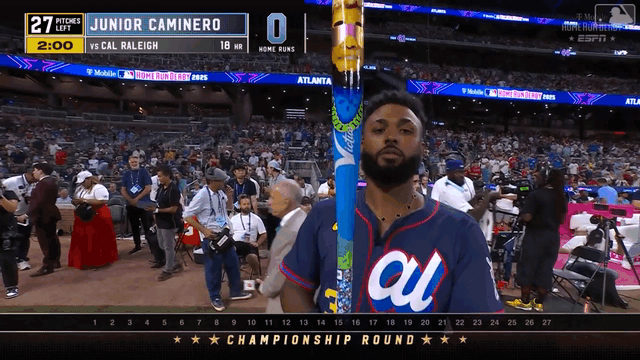 Junior Caminero and his bat 
