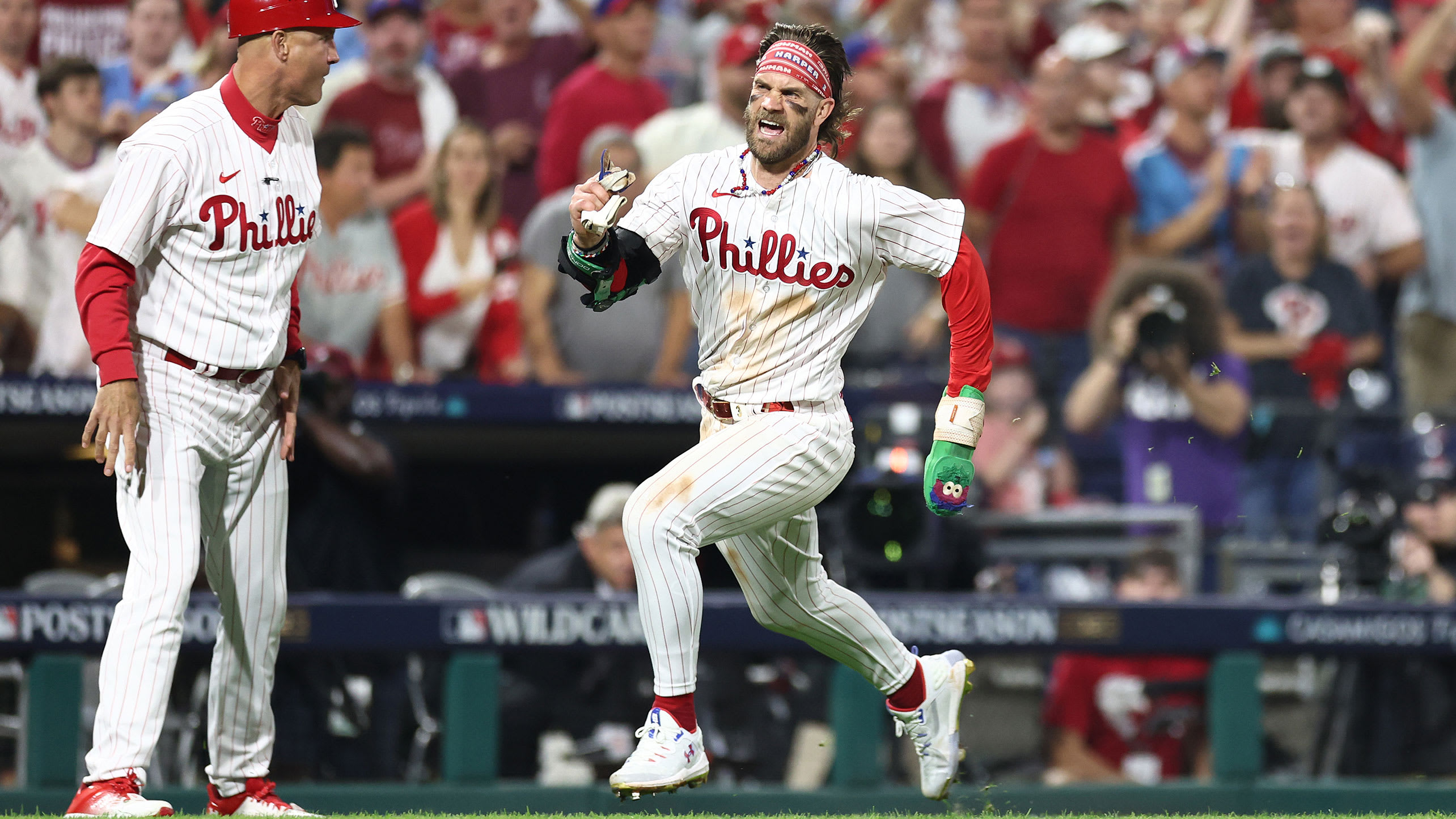 Bryce Harper sprints past the Phillies' third-base coach