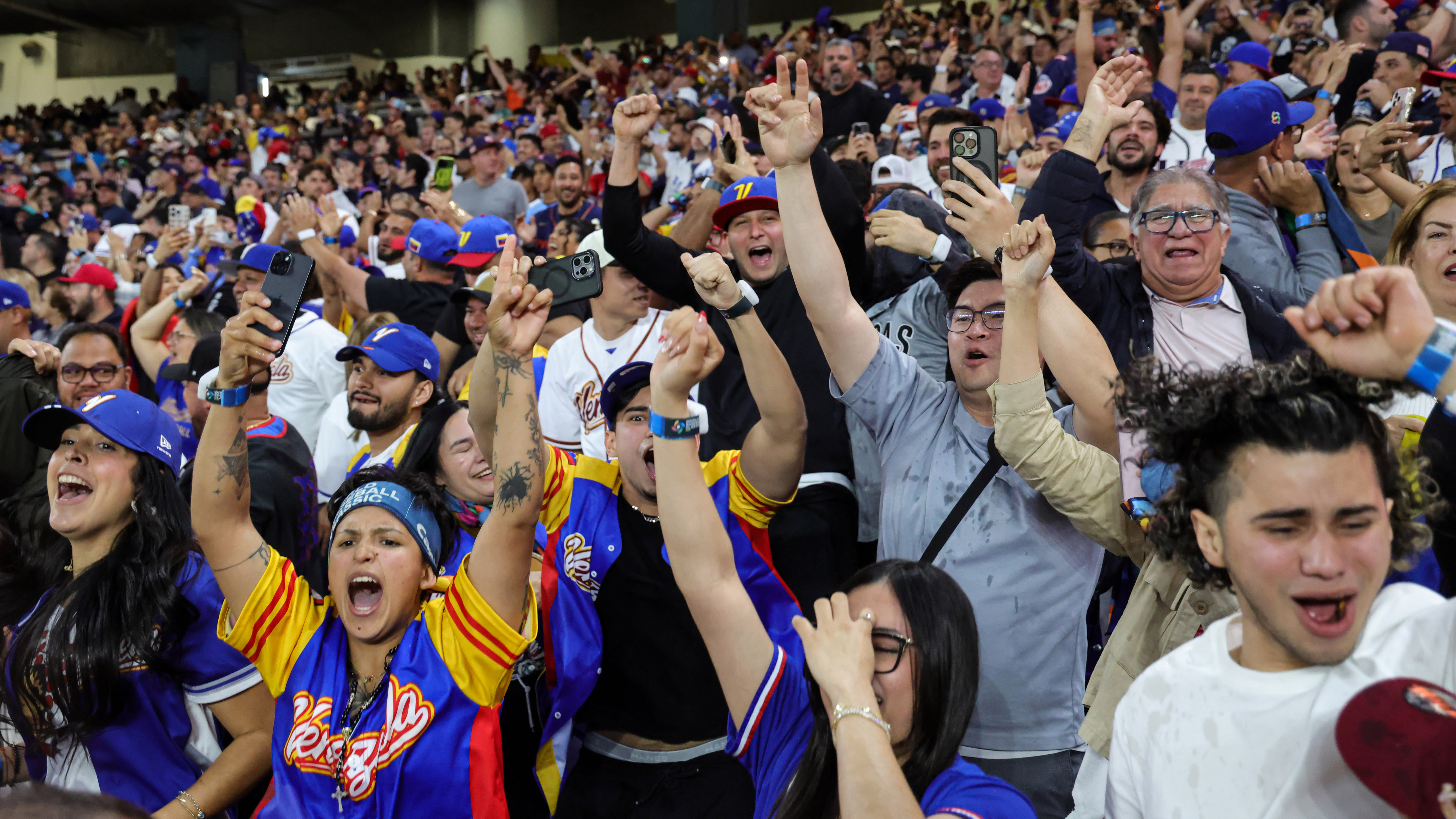 Venezuela fans celebrate