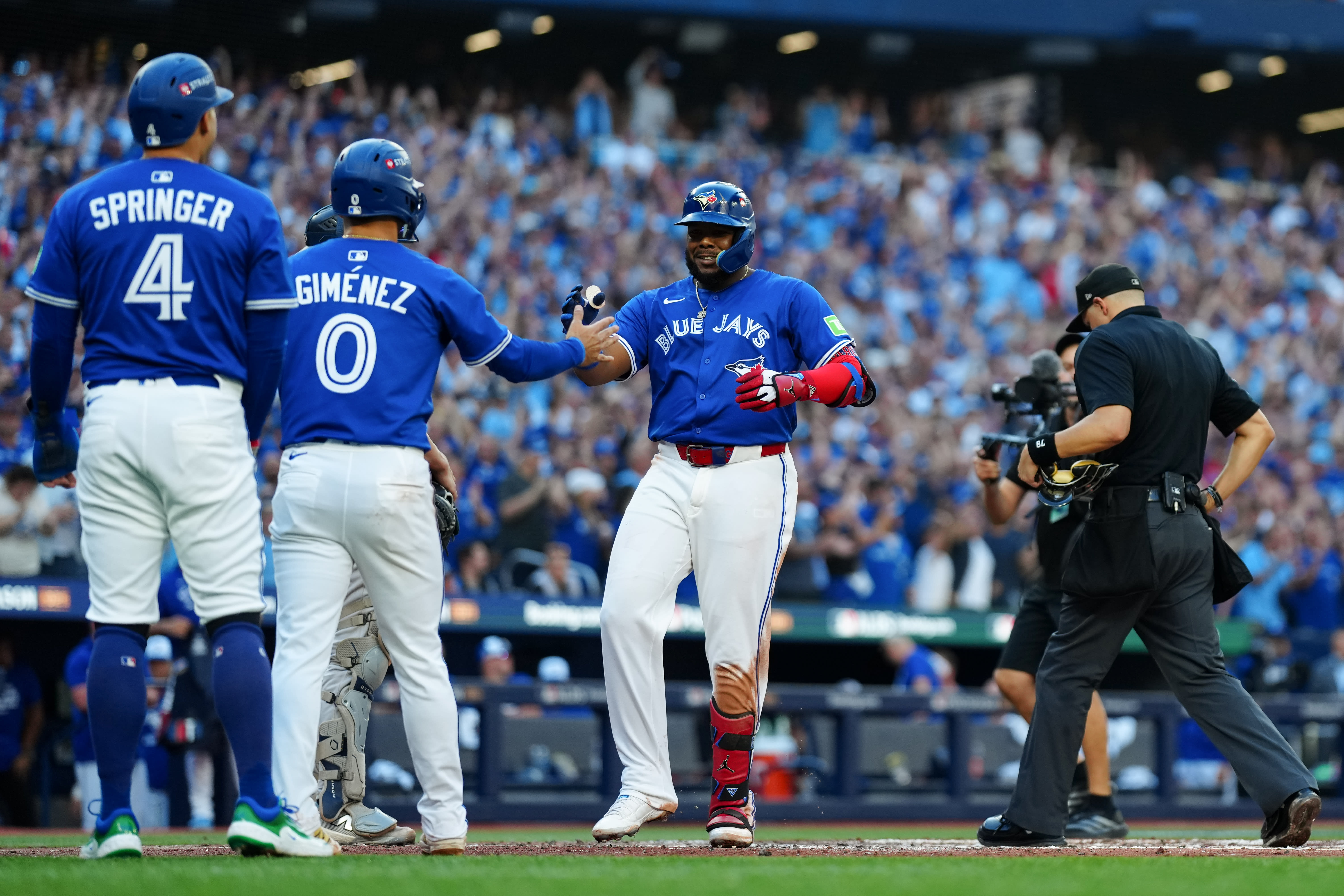 Vladimir Guerrero Jr. congratulated on his grand slam