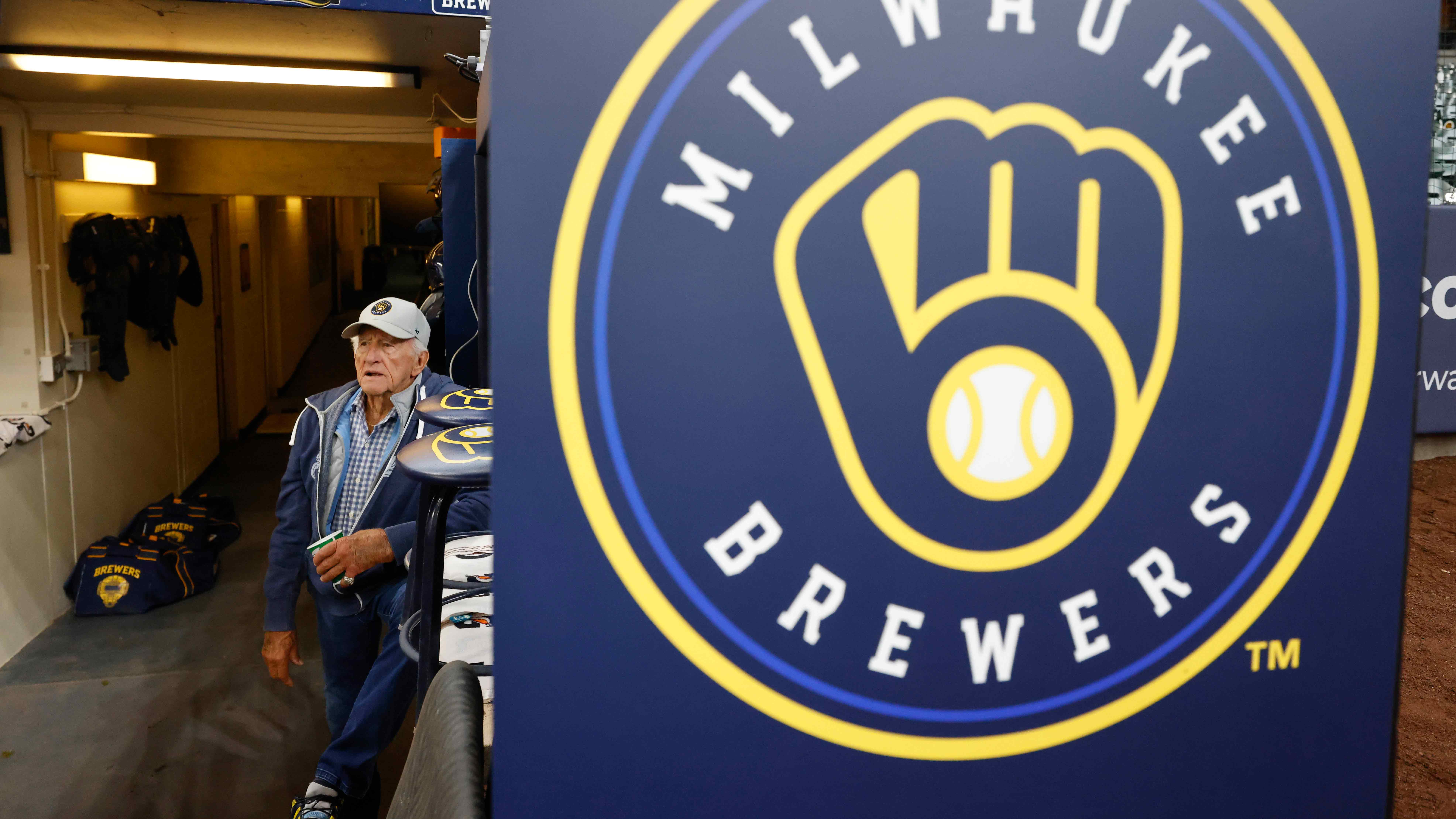 Bob Uecker, who's now 90, met with the Brewers after calling the final out of their season