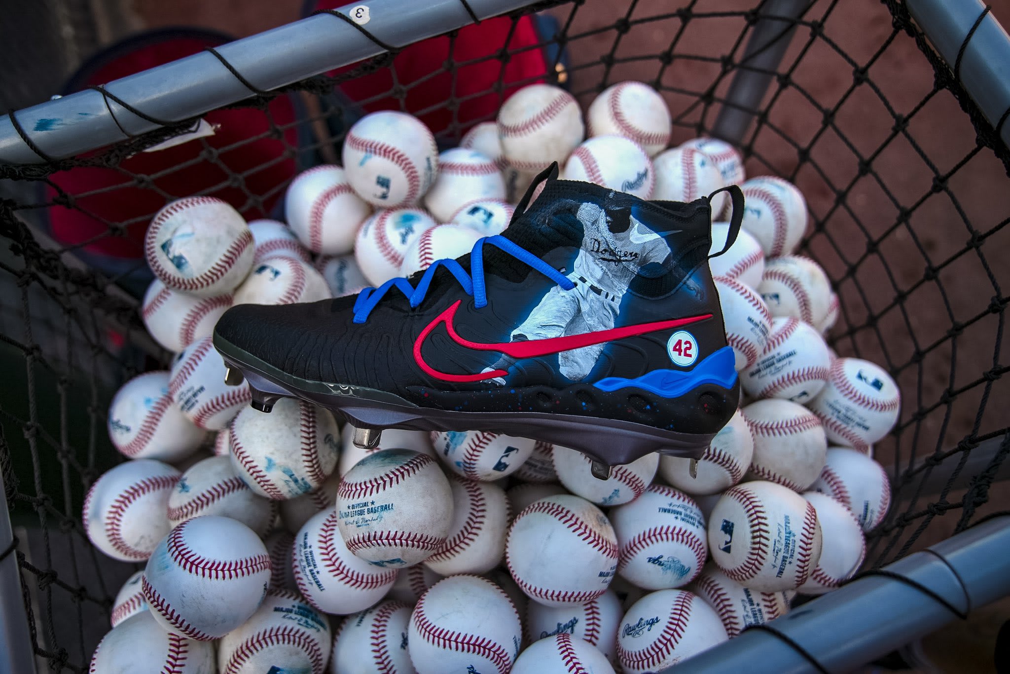 Byron Buxton's custom cleats featuring a photo of Jackie Robinson