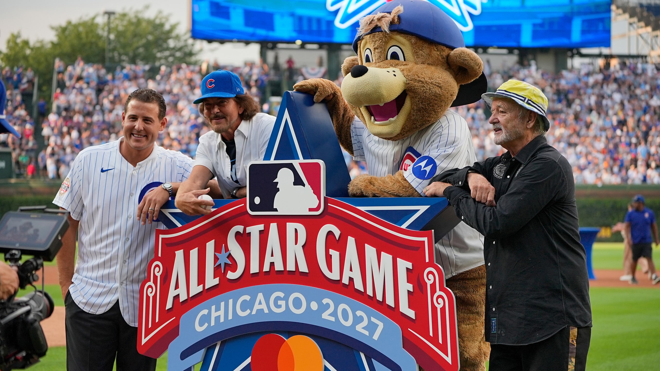 Anthony Rizzo, Eddie Vedder, Cubs mascot Clark and Bill Murray with the 2027 All-Star Game logo
