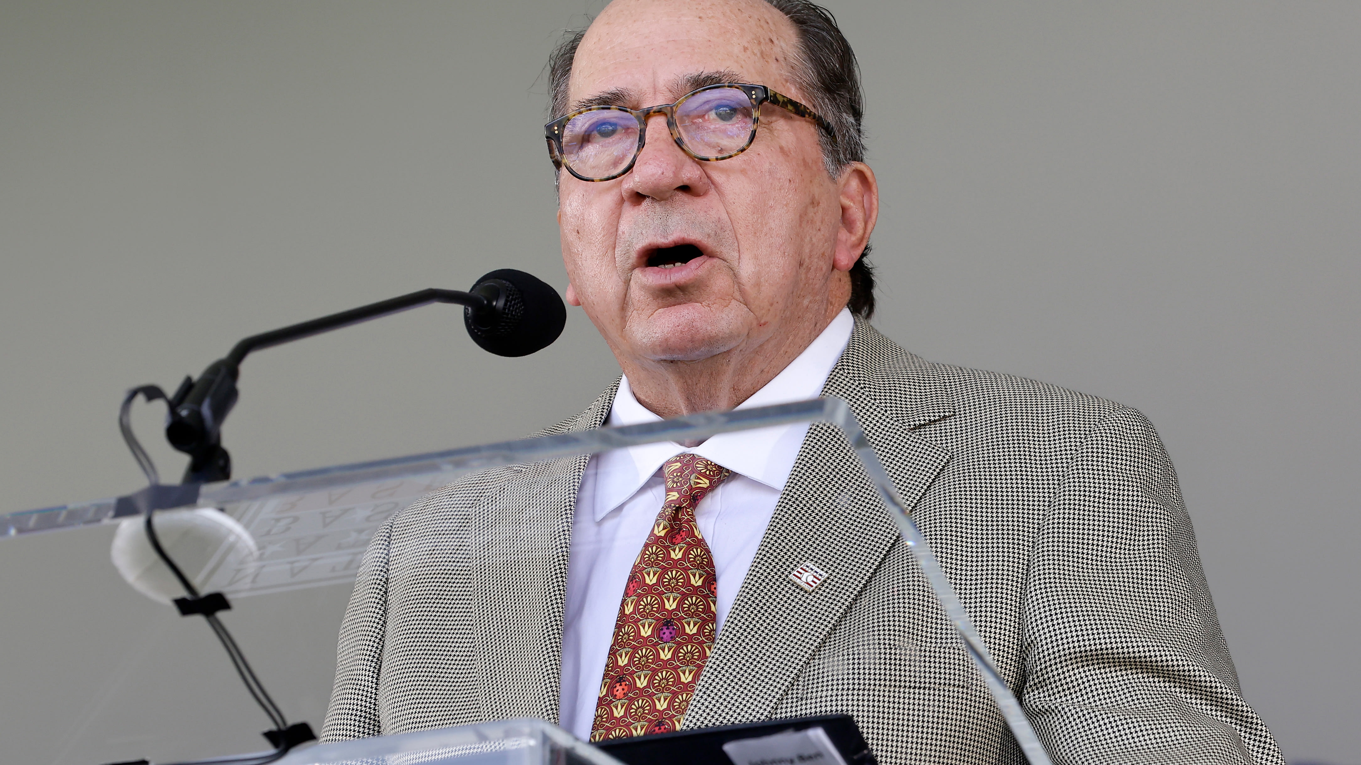 Johnny Bench speaks during the 2023 Hall of Fame induction ceremonies