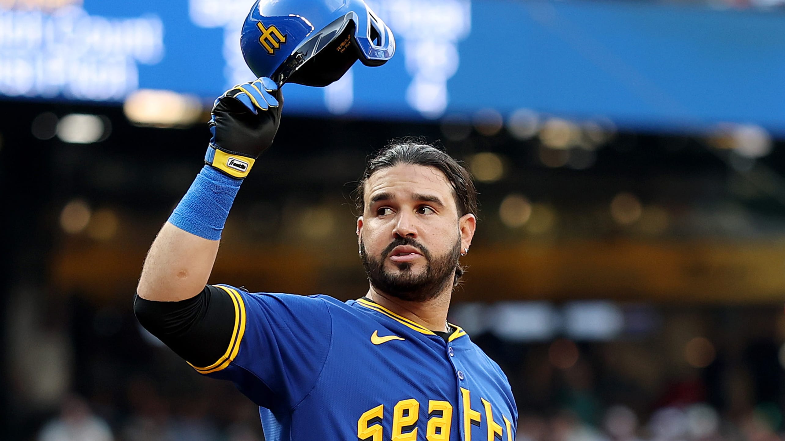 Eugenio Suárez tips his helmet to the Seattle crowd