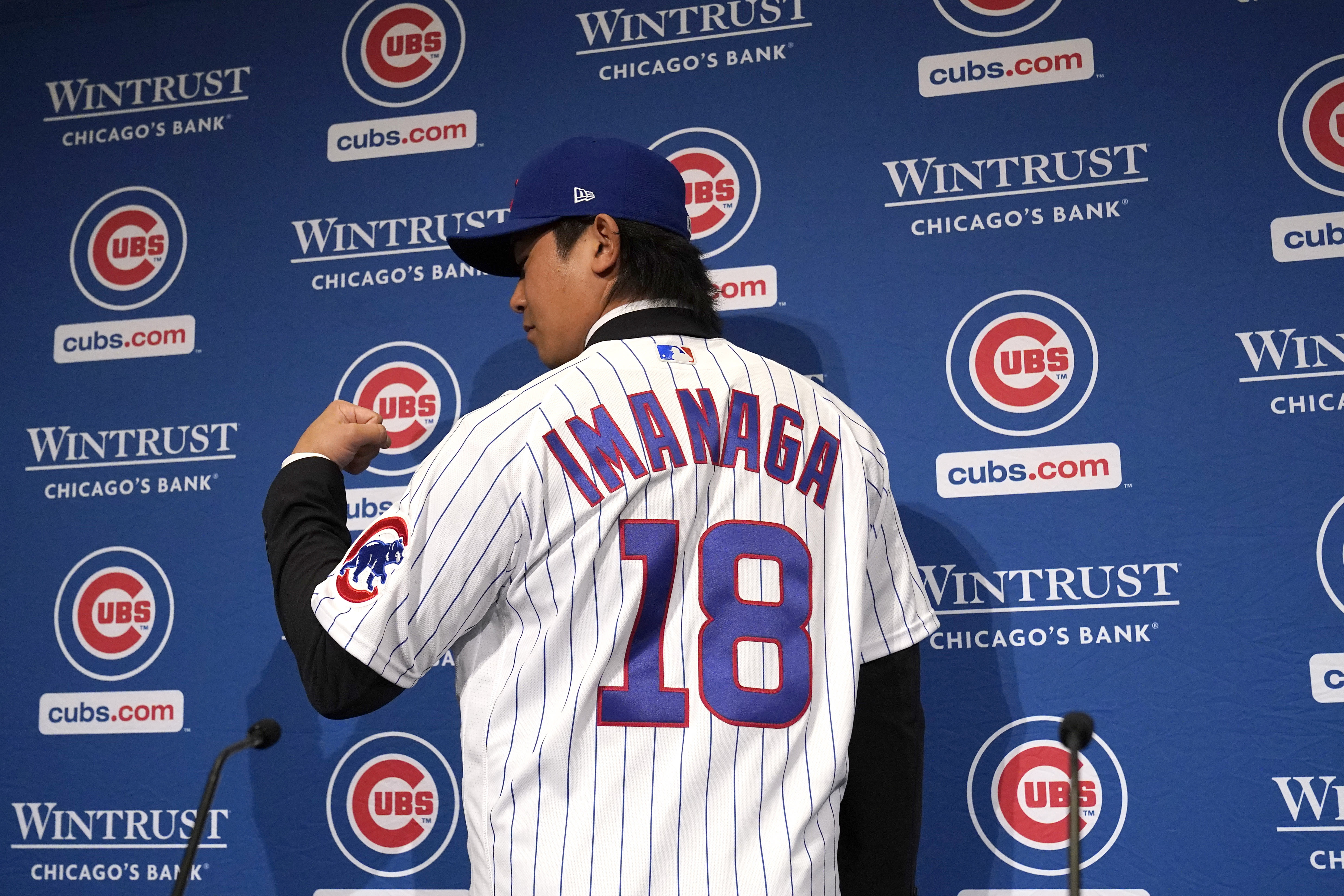 Shōta Imanaga in his new Cubs jersey