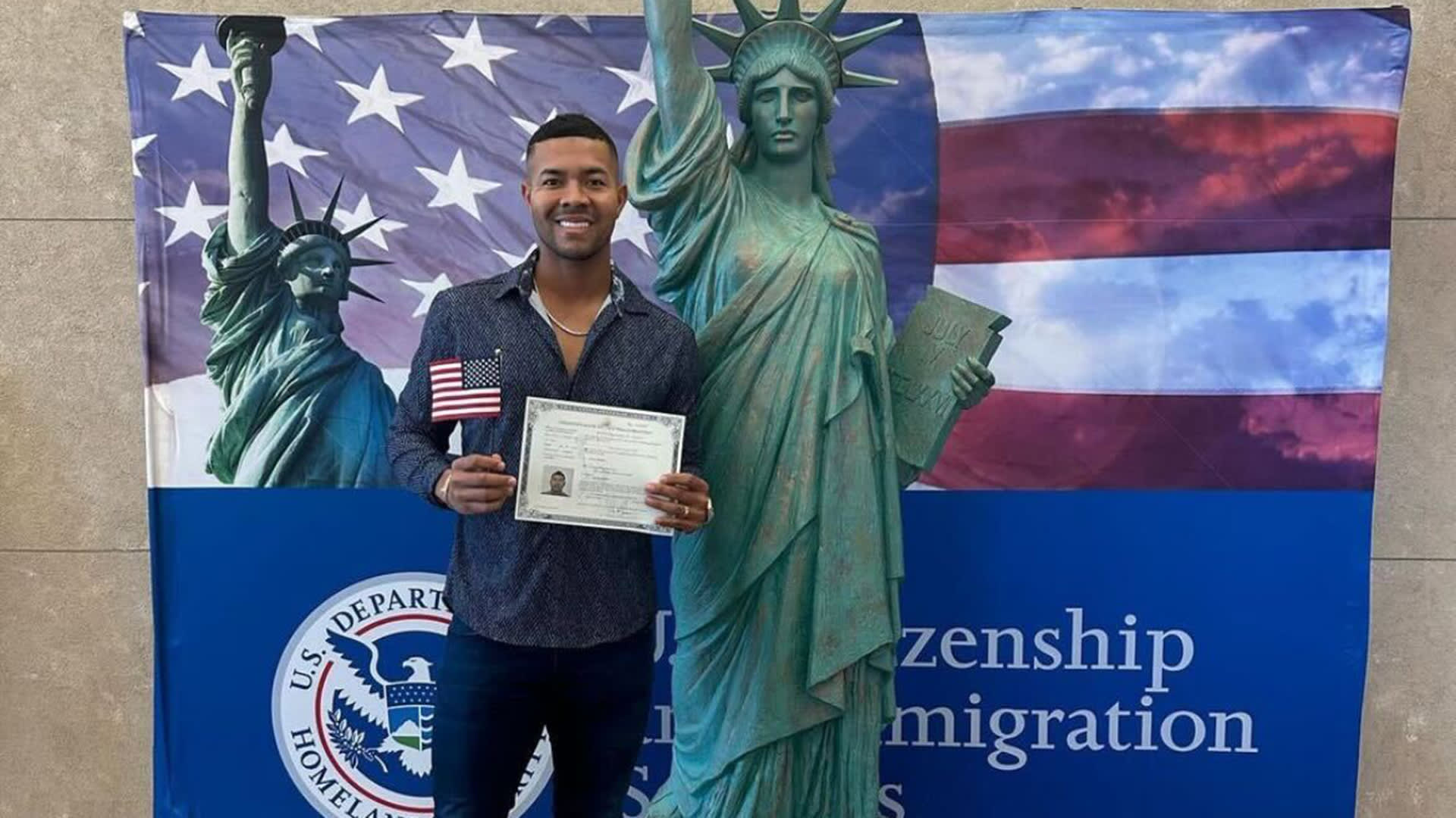 José Quintana was all smiles after becoming a U.S. citizen