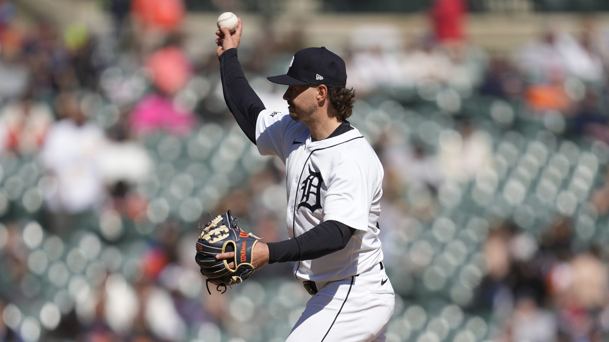 Zach McKinstry delivers a pitch