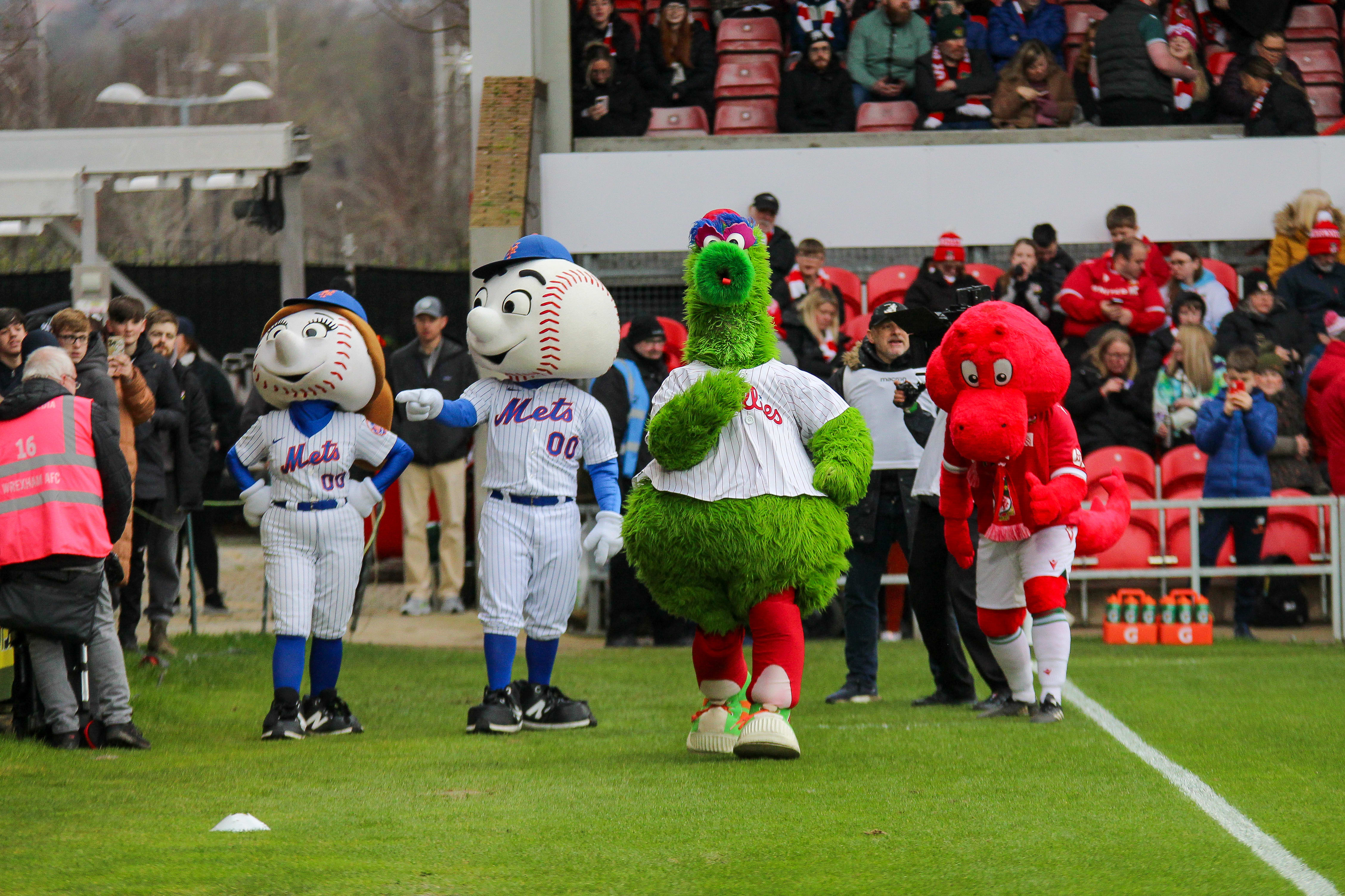 Mrs. and Mr. Met join the Phillie Phanatic in England