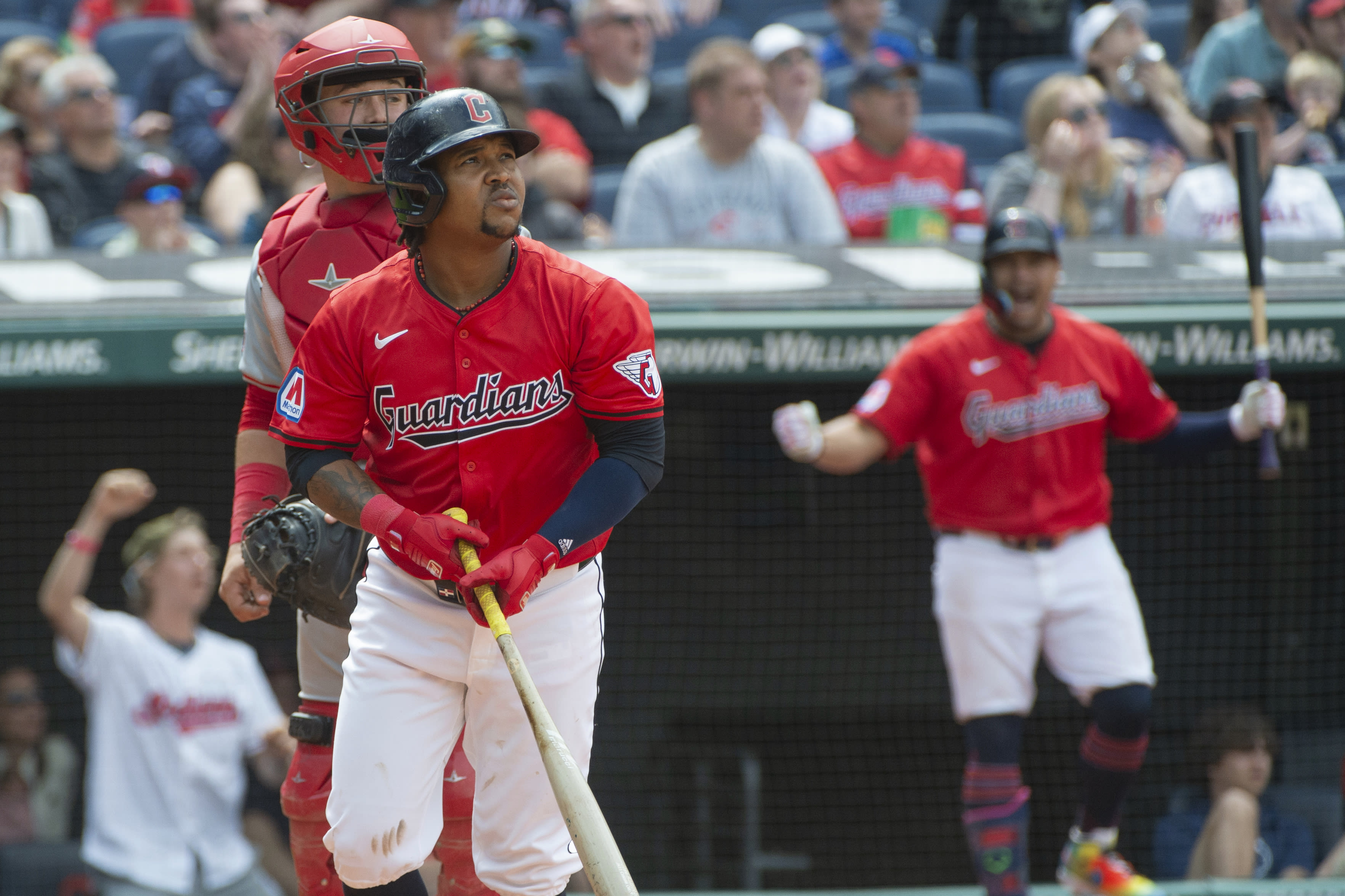 José Ramírez hits a go-ahead home run