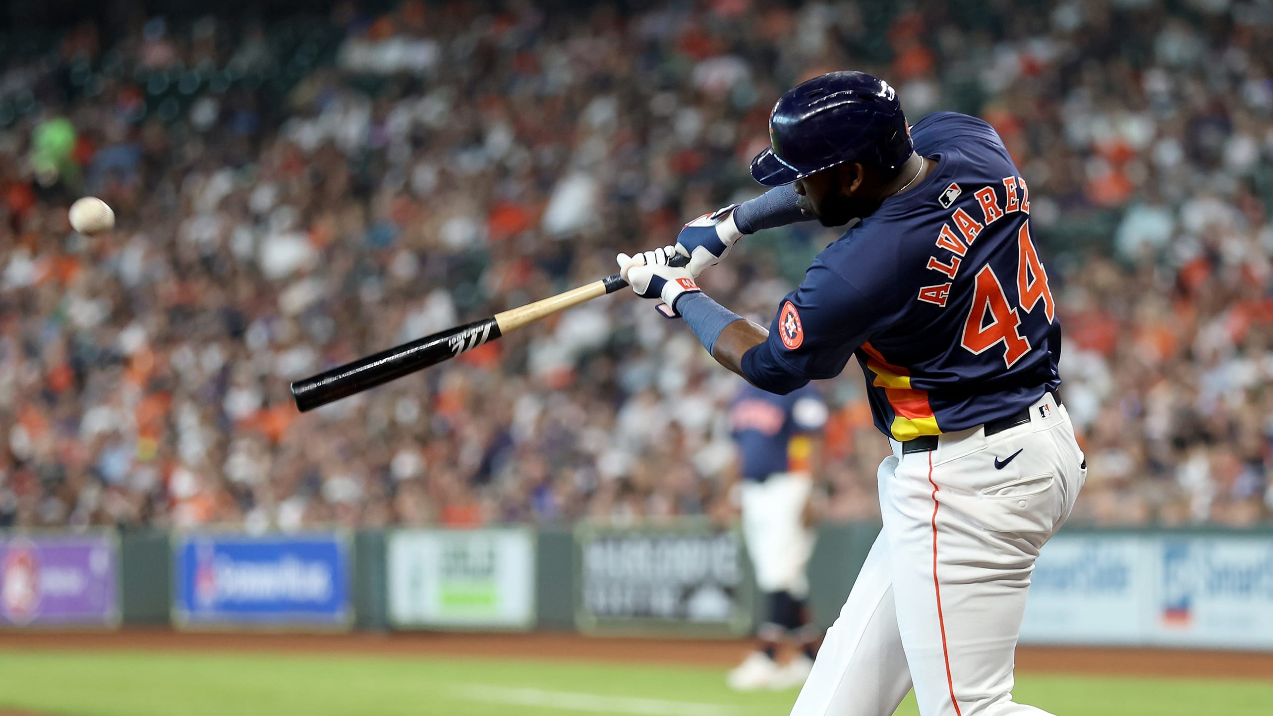 Yordan Alvarez hits a home run